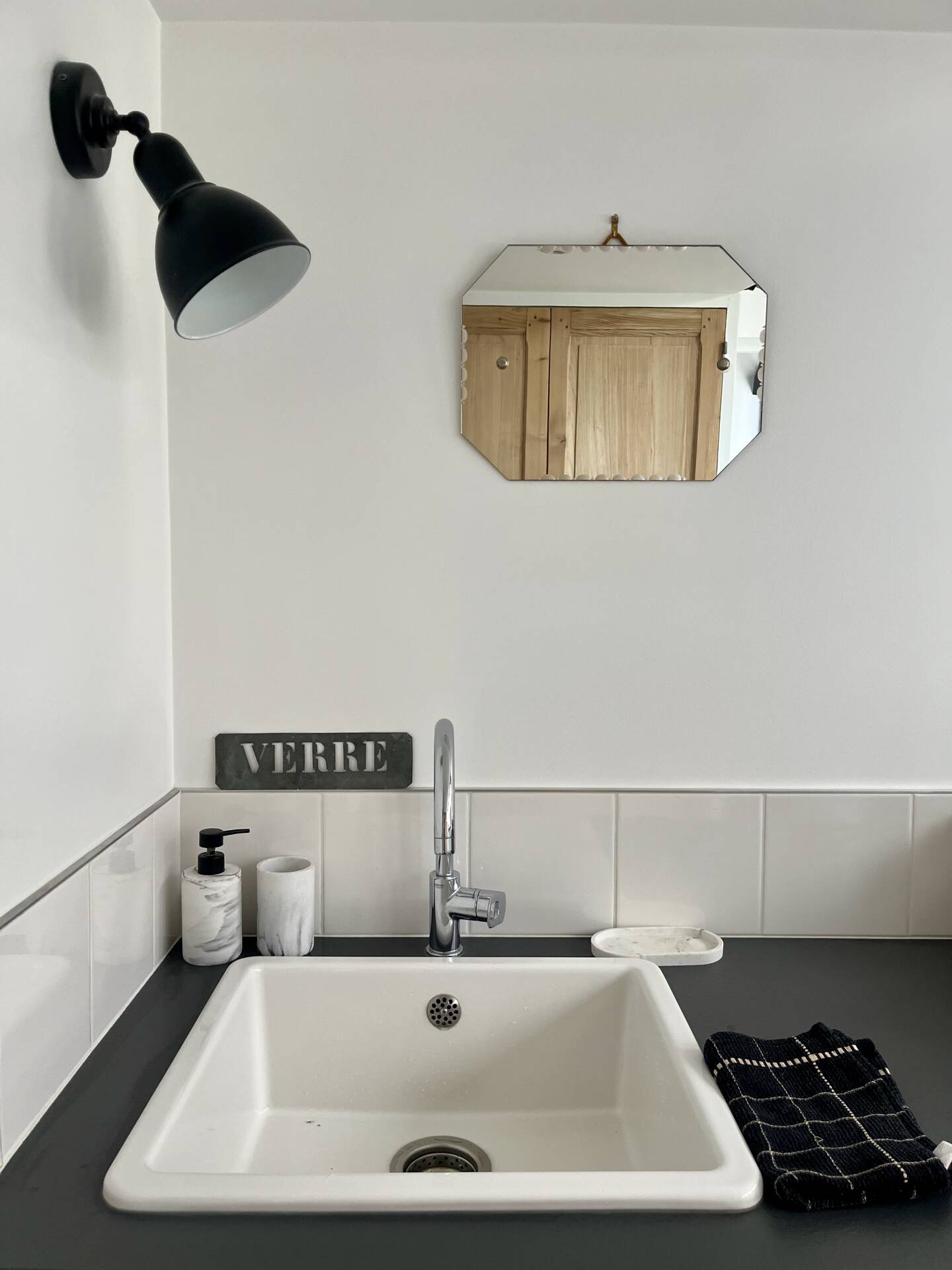 Small bevelled wall mirror from the 1940s.