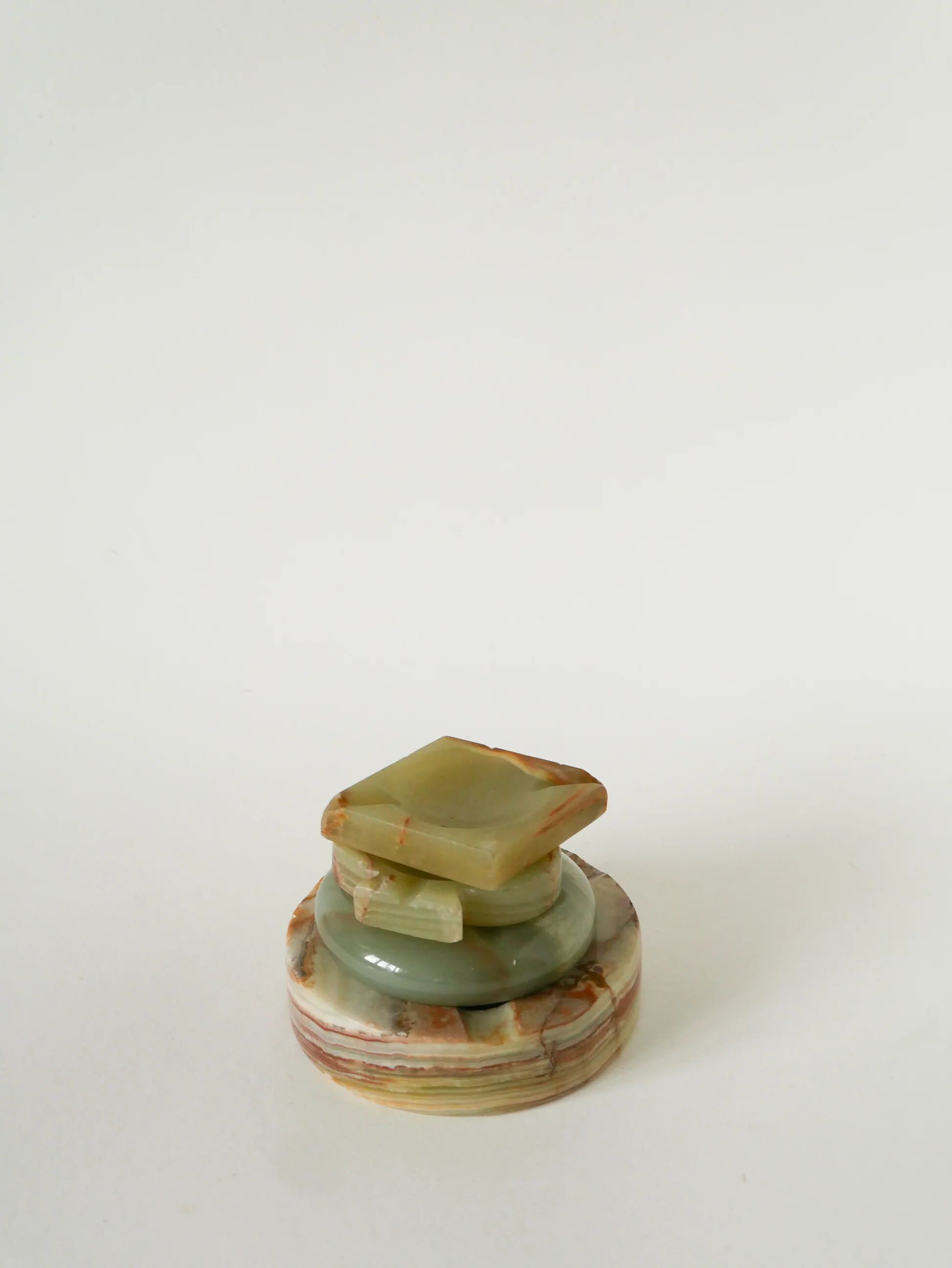 Vide-poche en onyx forme carreau vert et marron, 1970