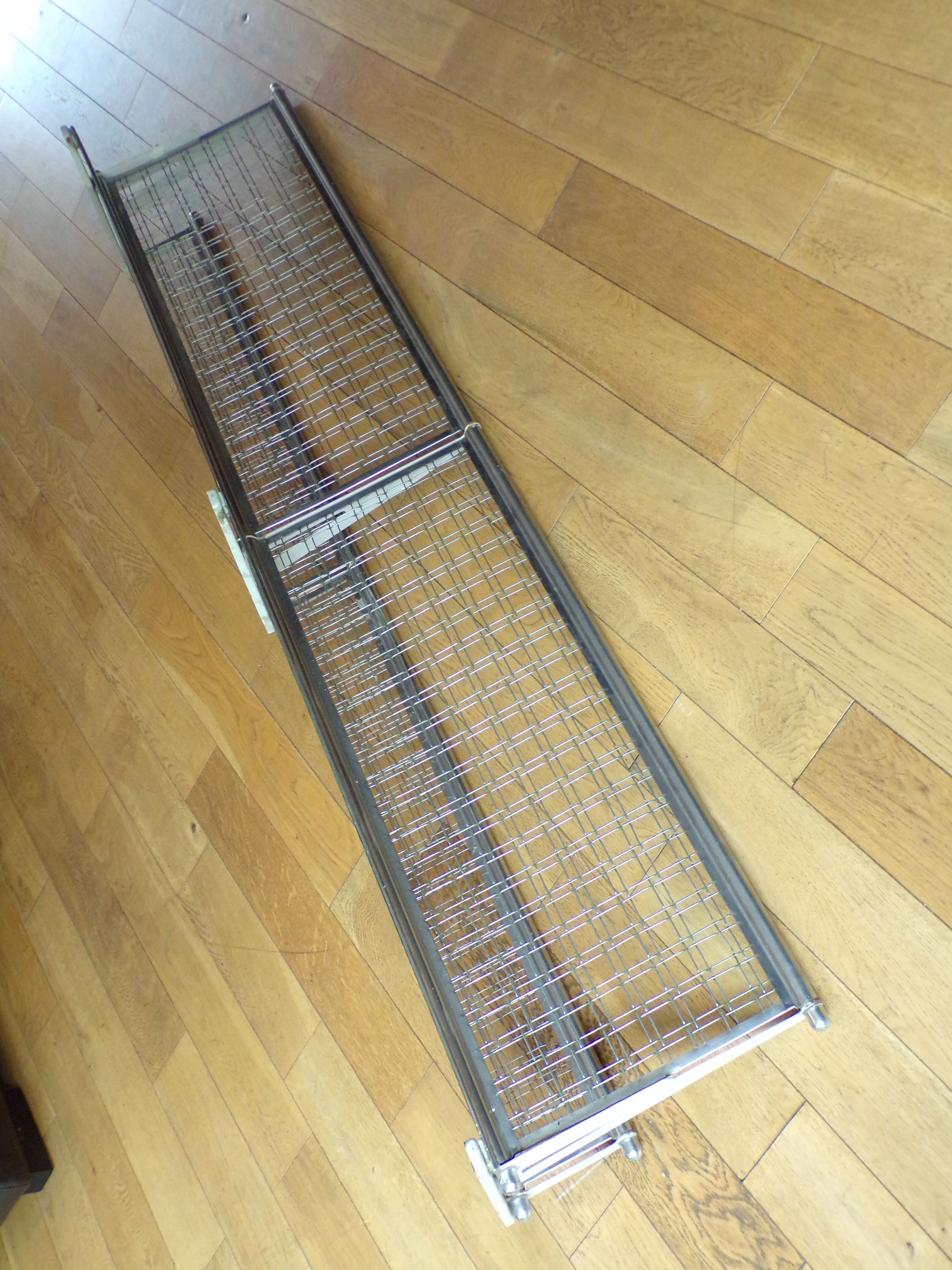 Train luggage carrier