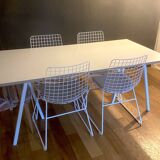 Loop hay table