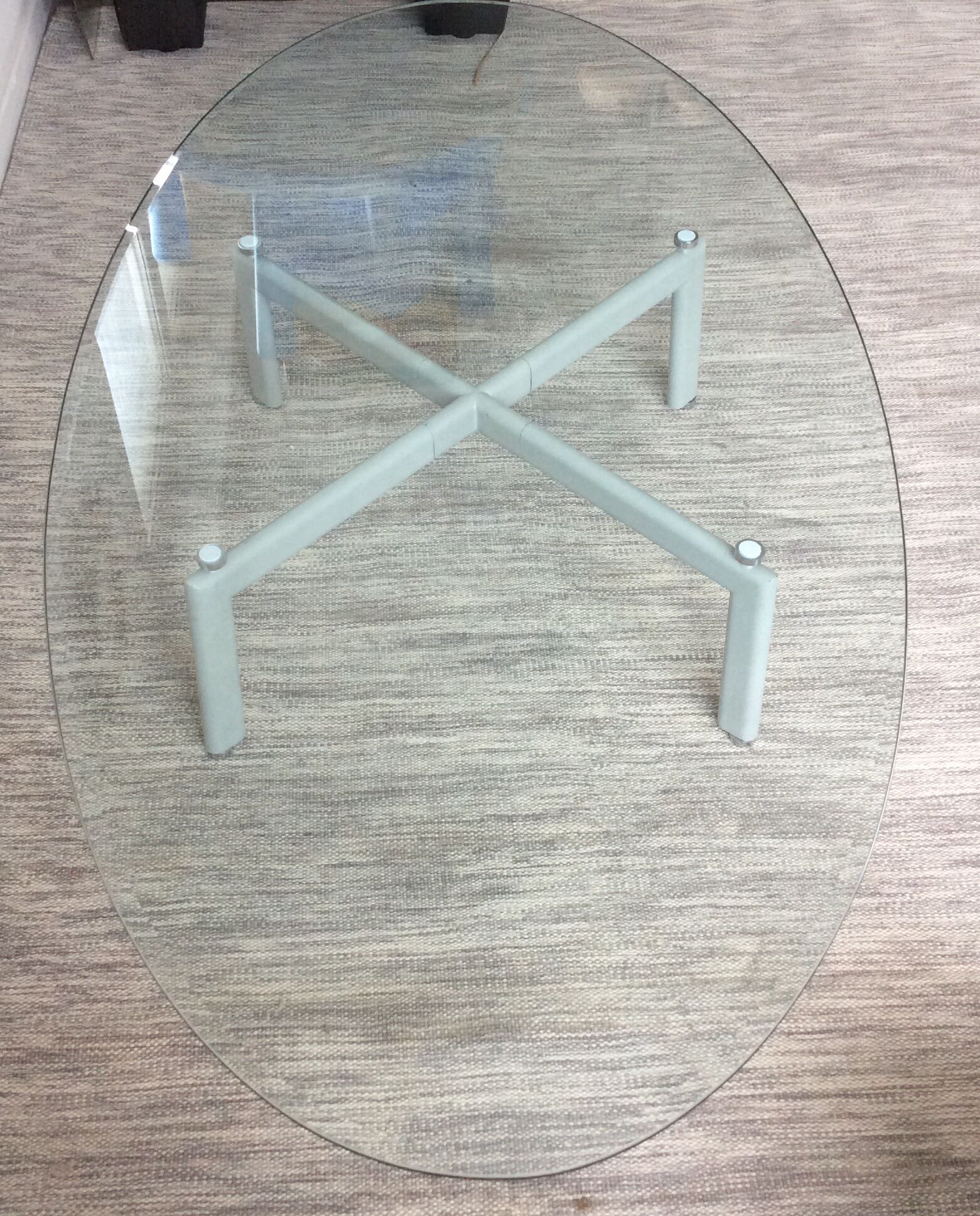 Design coffee table in beveled glass and steel foot