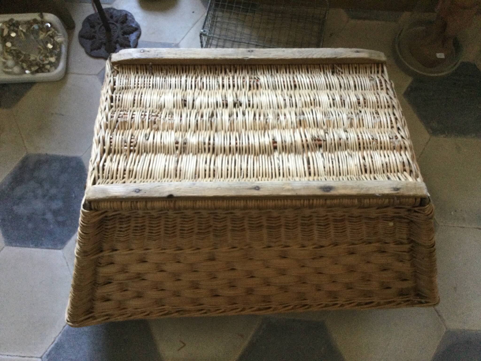Old basket with 2 handles