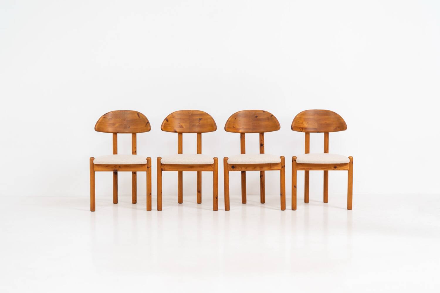 Ensemble de 4 chaises en pin par Vamdrup Stolefabrik (Danemark, années 1970).