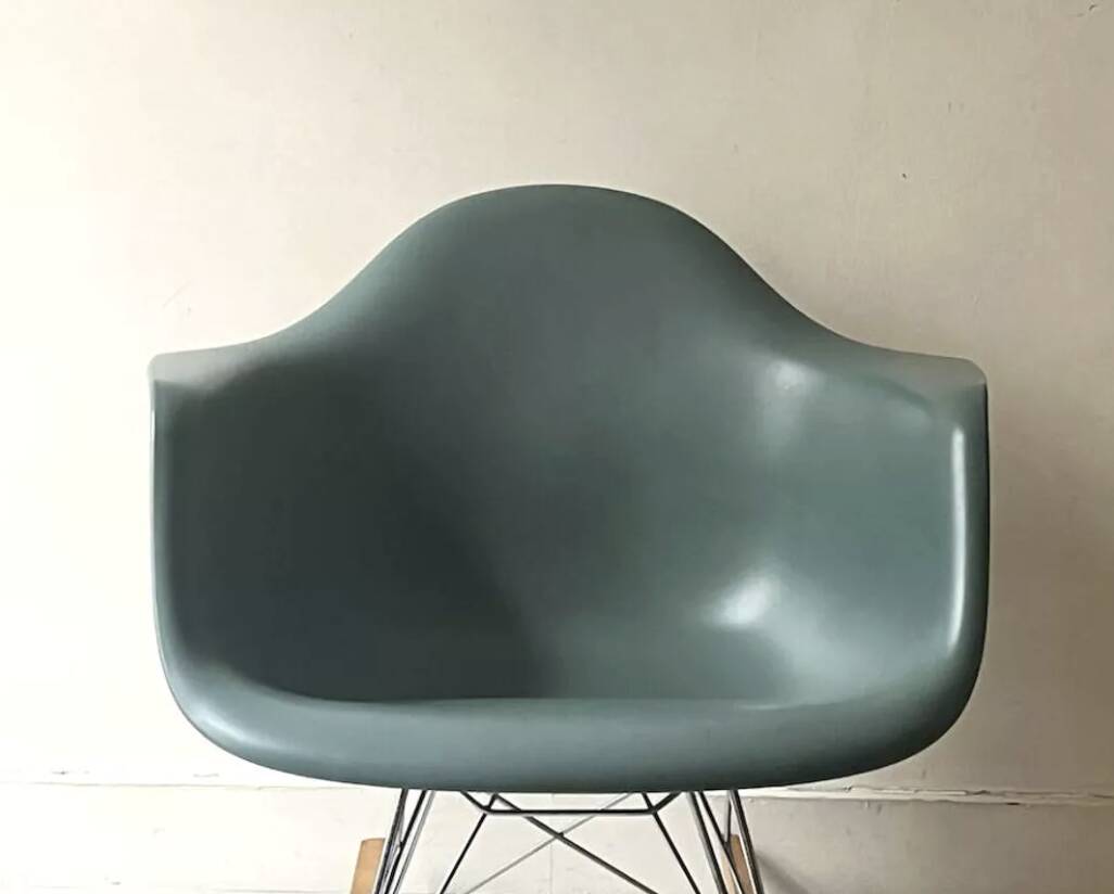 Eames Plastic Armchair RE RAR rocking chair design, Vitra edition