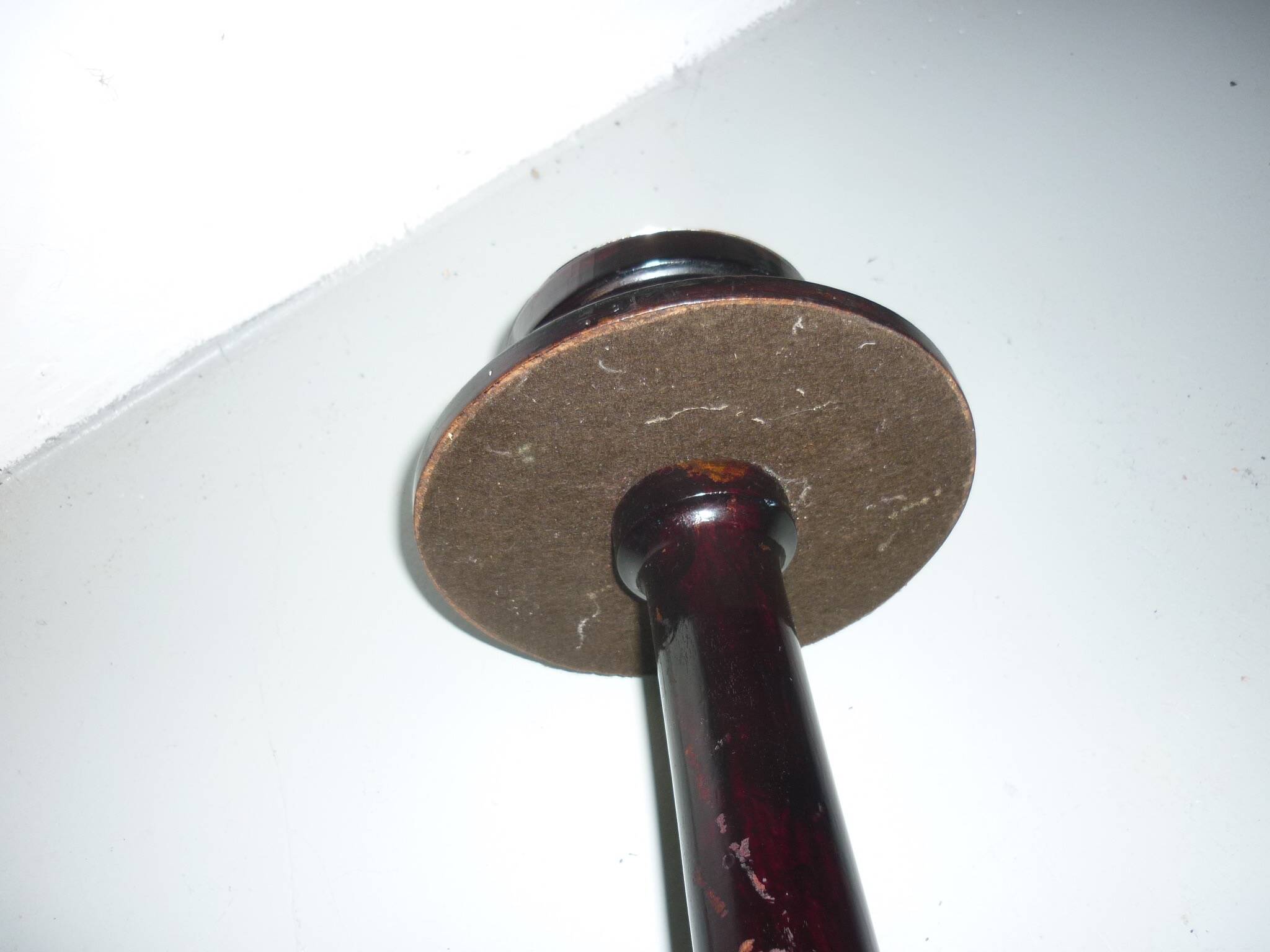 Cendrier en bois sur pied par-fumee