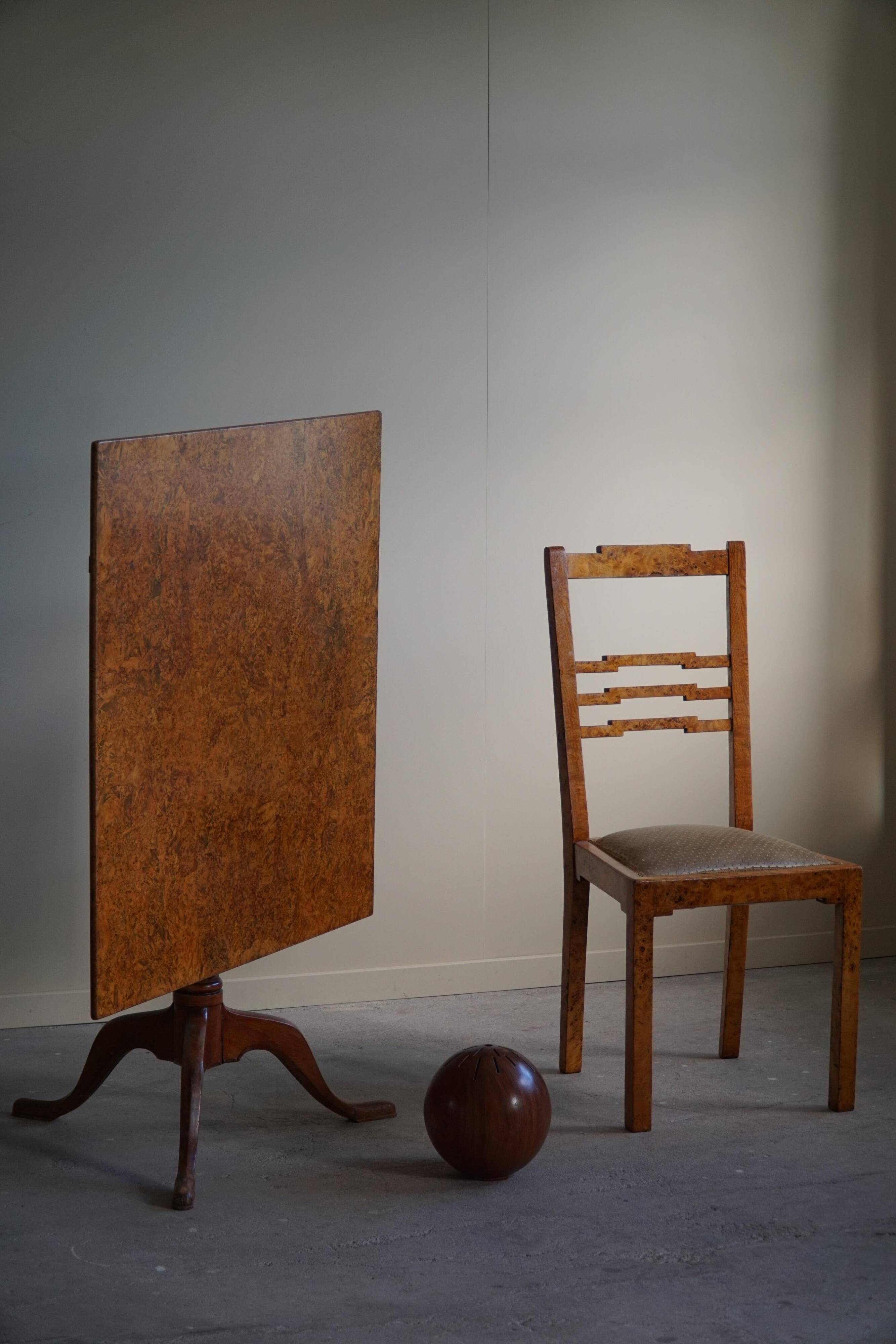 A Swedish folding table made of burl wood by Carl Hollst, Eskilstuna, 1787-1830.
