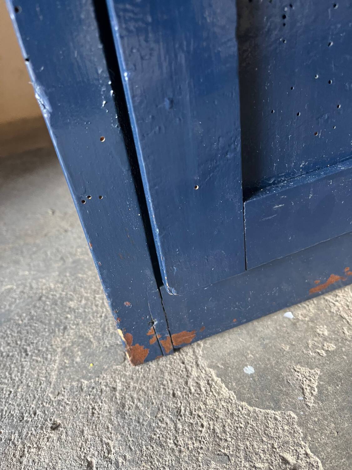 Old office from the 80s repainted in blue