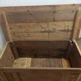 Coffre ancien rustique bois massif
