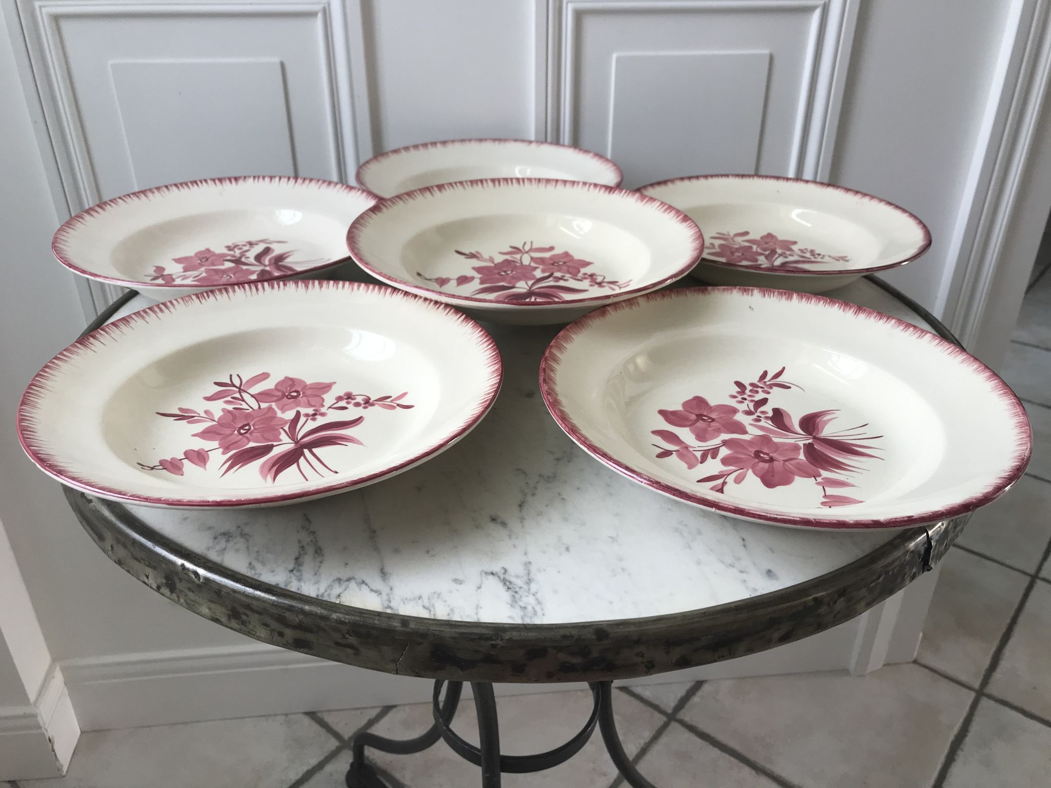 lot de 6 assiettes creuses Longchamp roses années 30-40