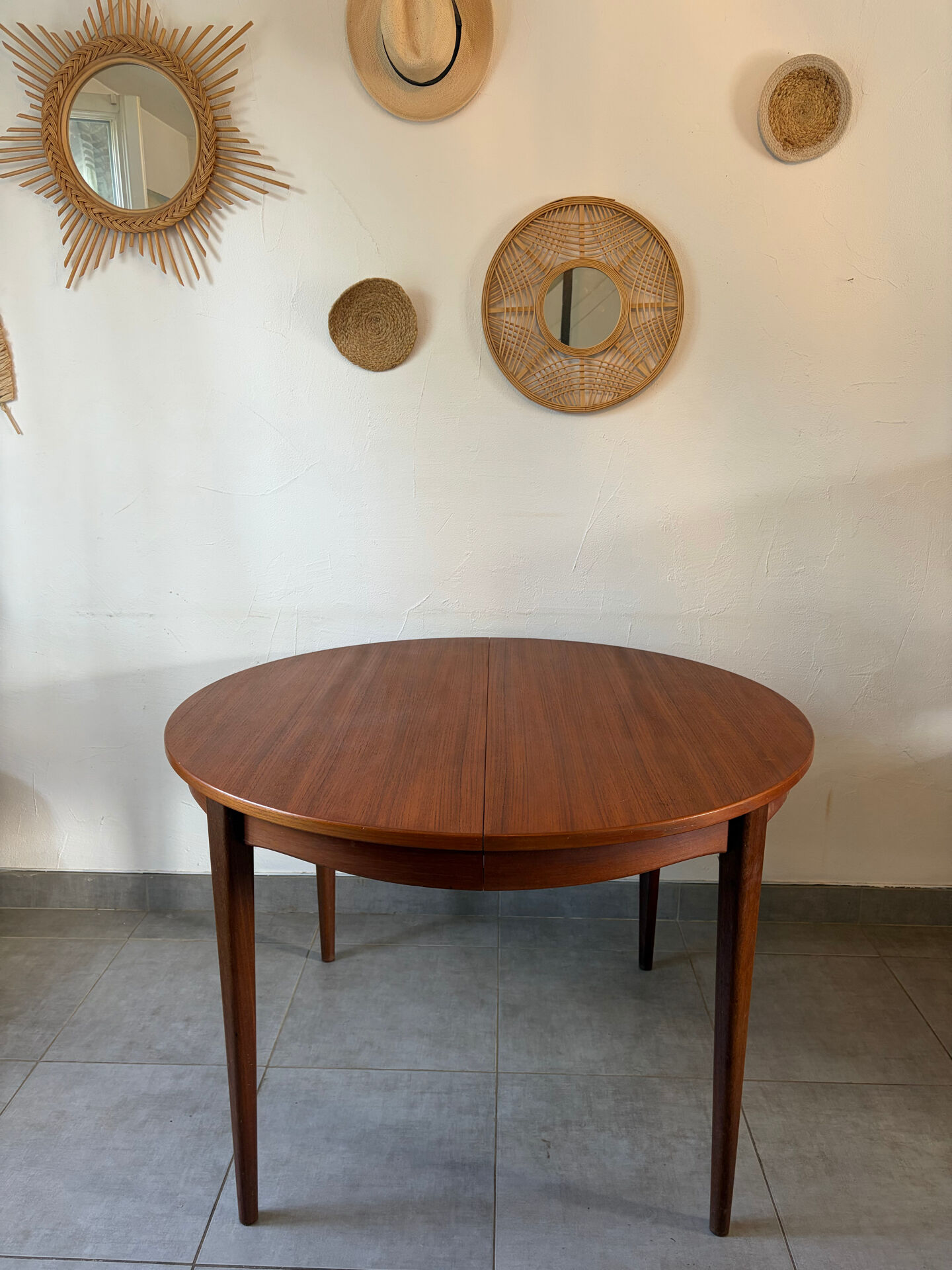 Vintage teak round table NF extendable