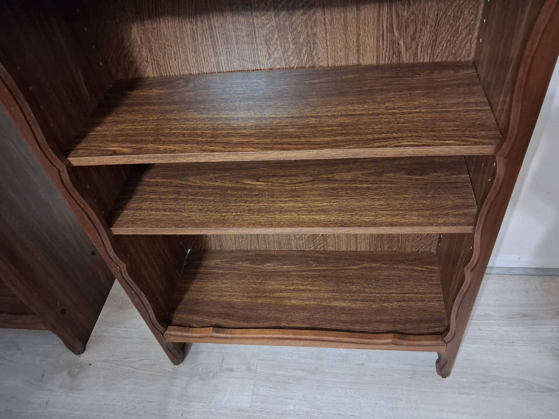Set of 2 tall bookshelves