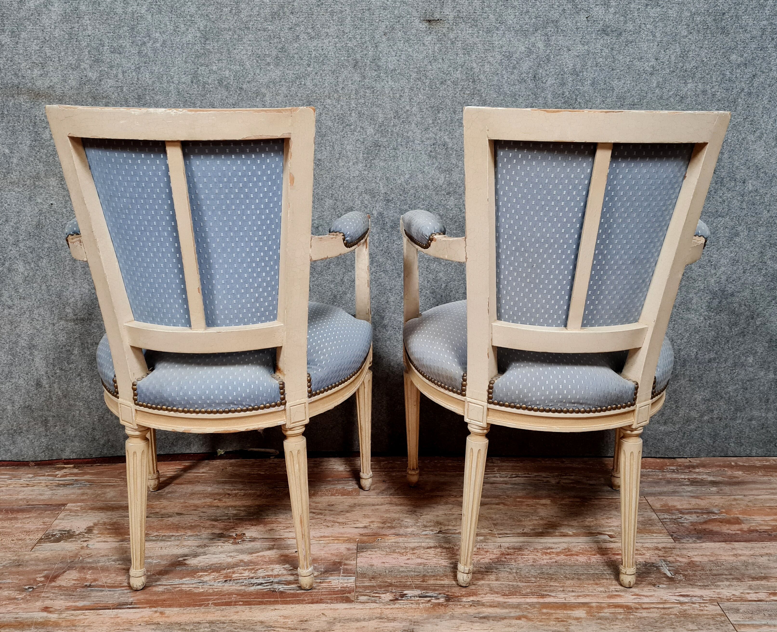 Paire de fauteuils Louis XVI en bois laqué vers 1900