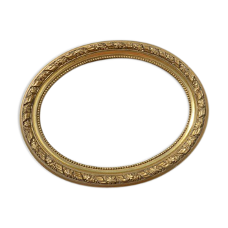 round frame gilded molding and glass