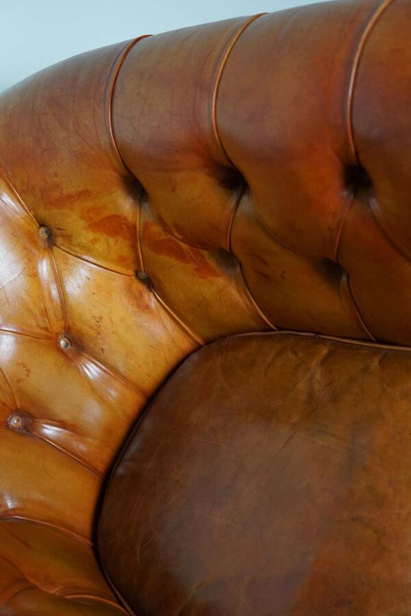 Set de 2 fauteuils club Chesterfield vintage en cuir cognac