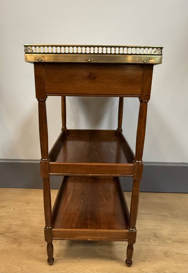 Petite desserte en acajou de style Louis XVI