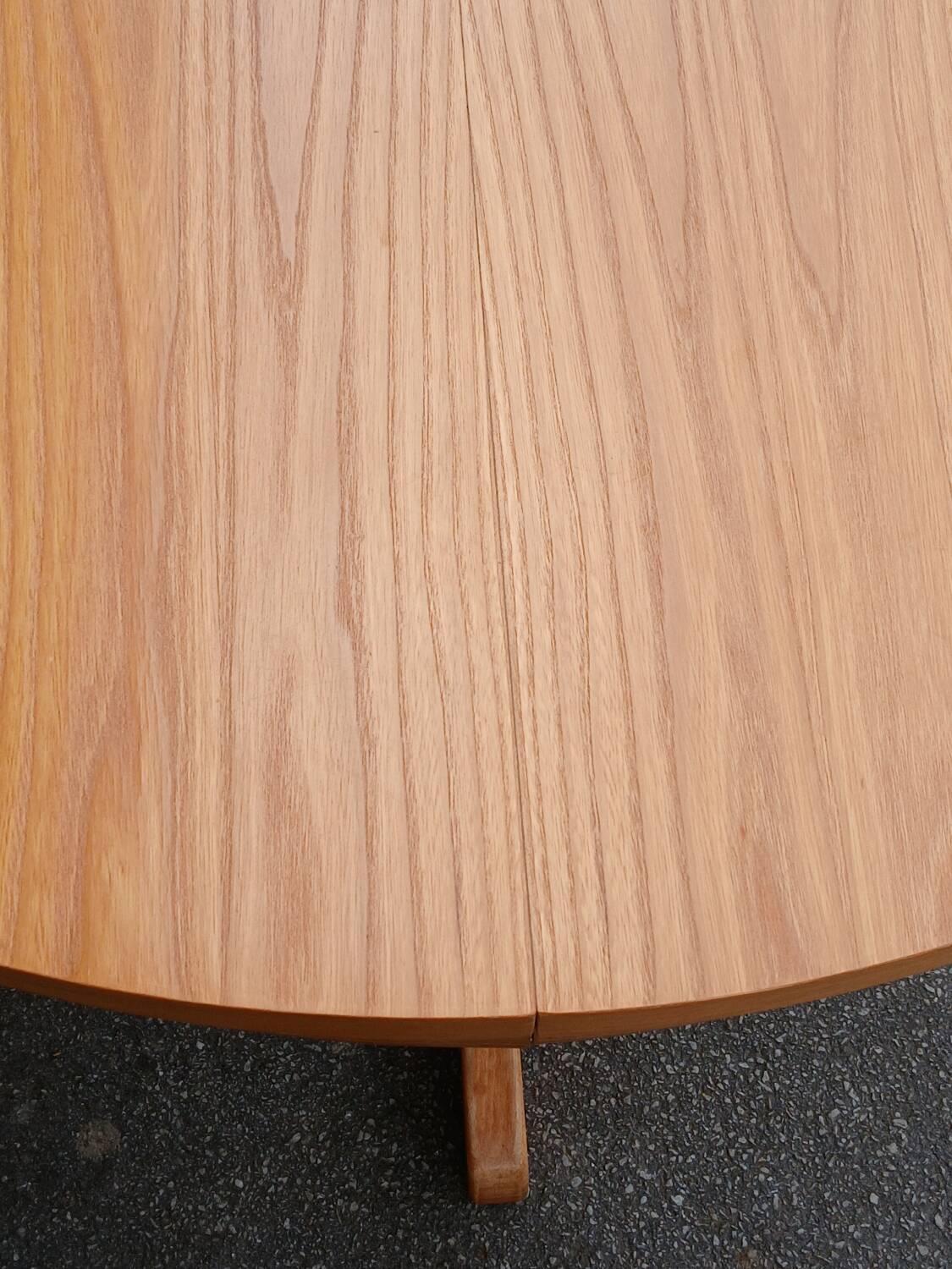 Extendable round table in elm