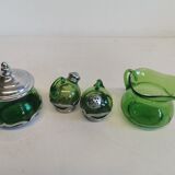 Lot composé d’un pot à lait, d’un ensemble sel/poivre et d’un sucrier
