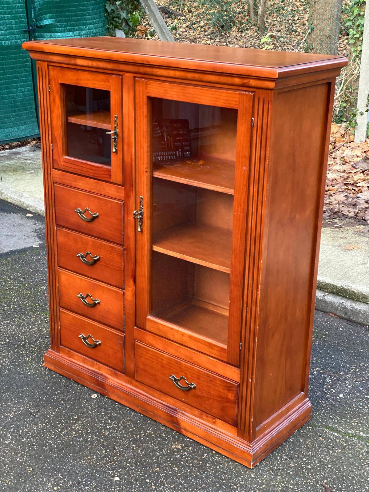 Vitrine Louis XVI en bois massif du 20ème