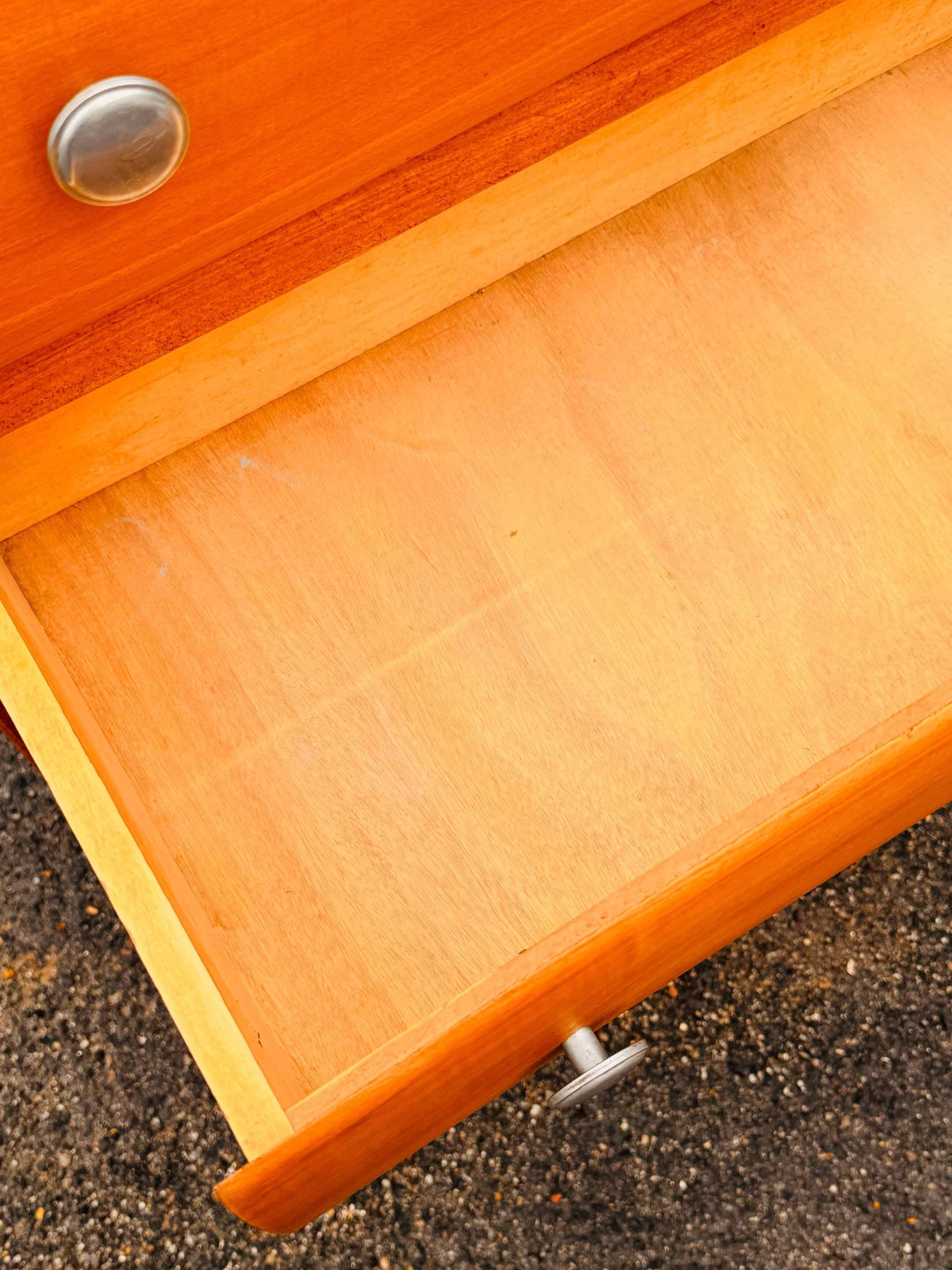 Vintage 4-drawer chest of drawers in waxed wood
