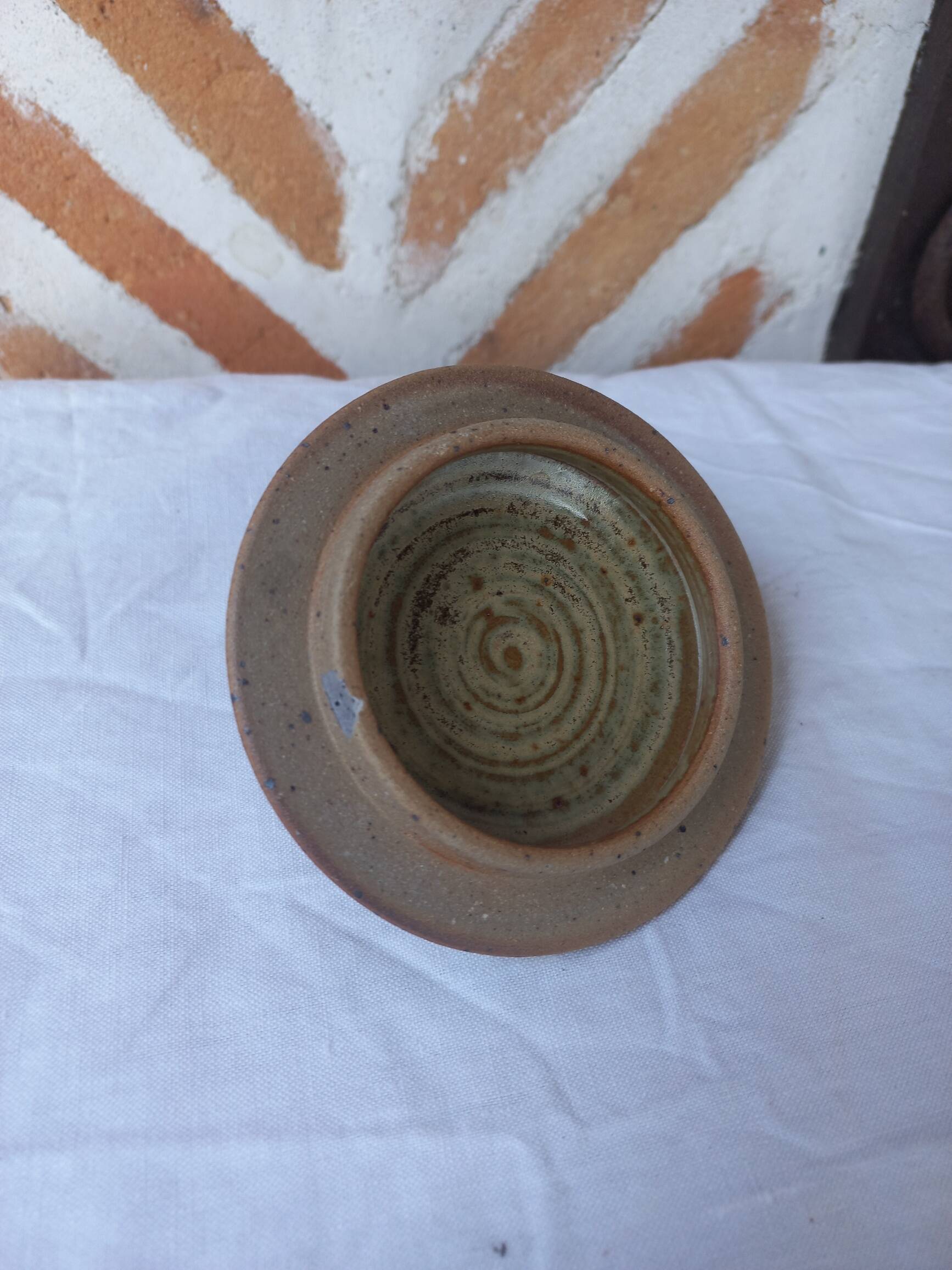 Enamelled stoneware candy box