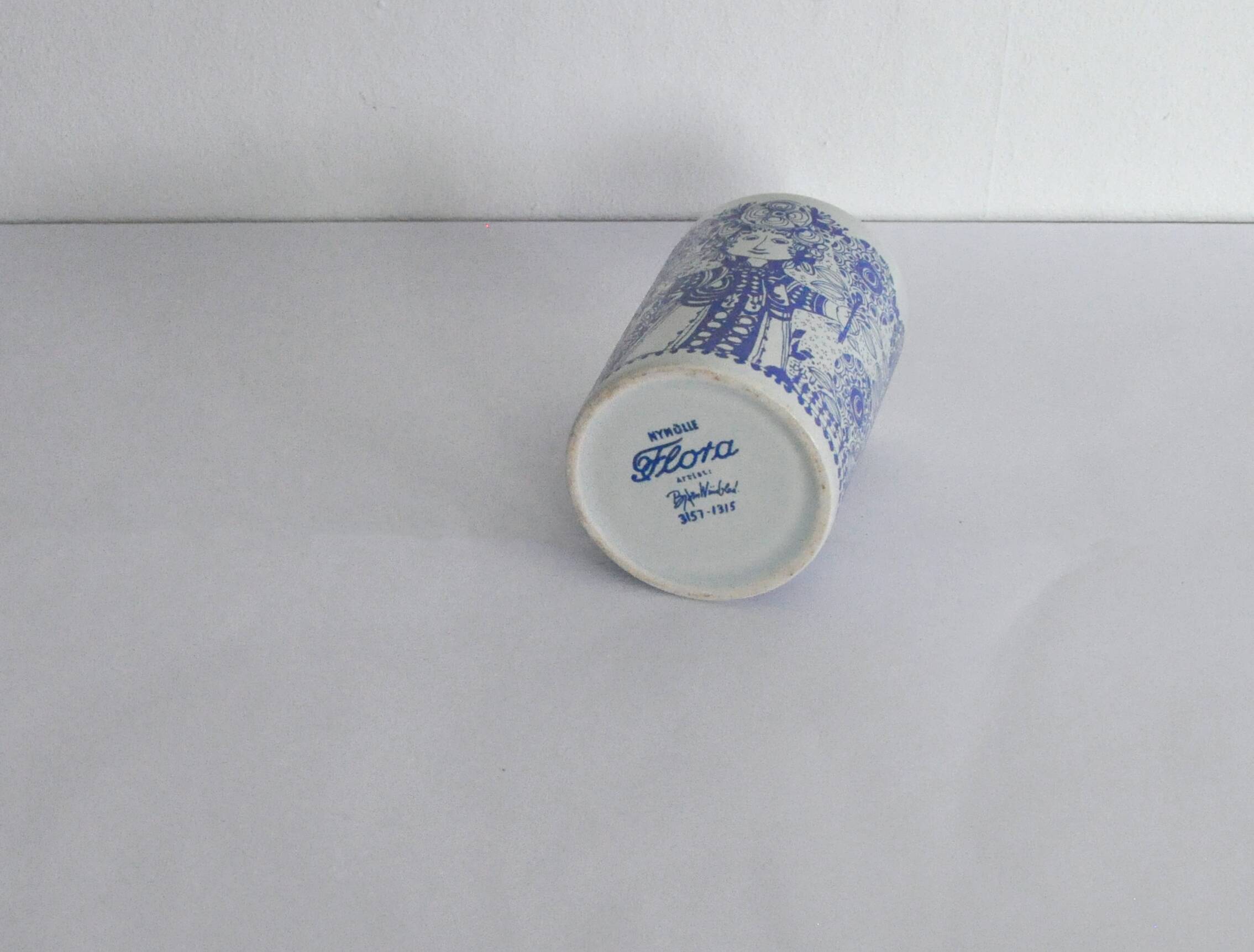 Decorative porcelain vase by Bjørn Wiinblad for Nymölle Denmark