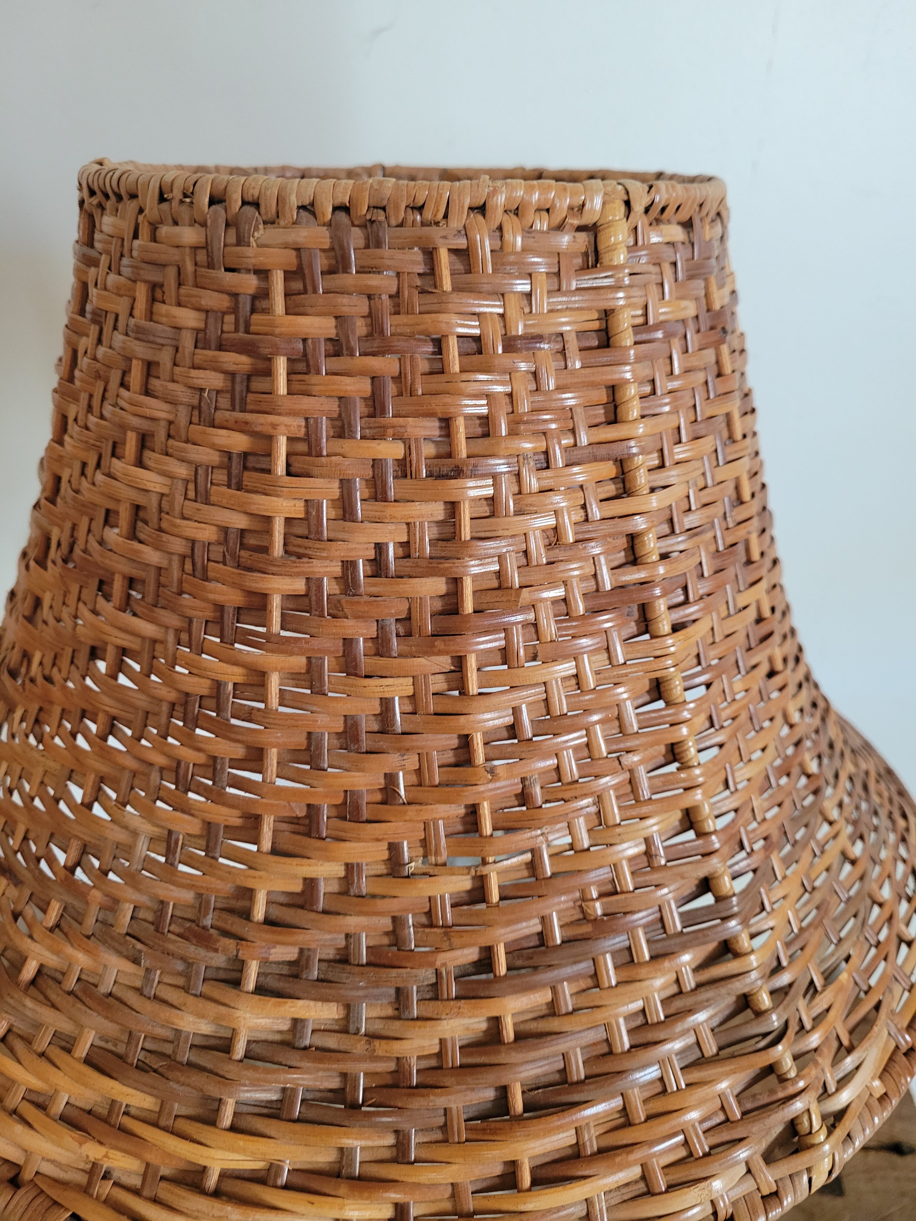 Stoneware and rattan lamp