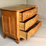 Lyonnaise chest of drawers, 18th century, blond walnut
