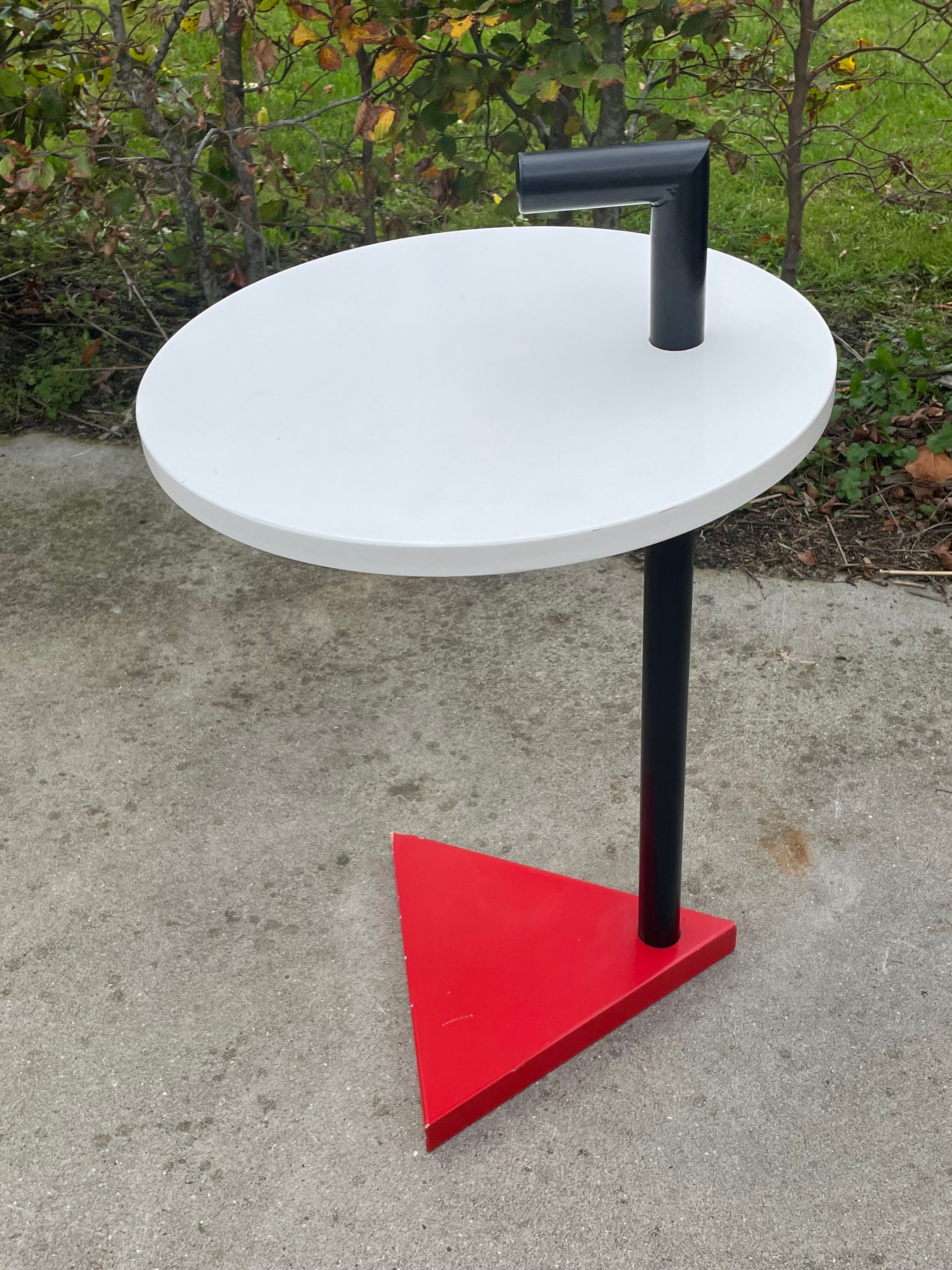 Vintage Memphis design side table table 80s design
