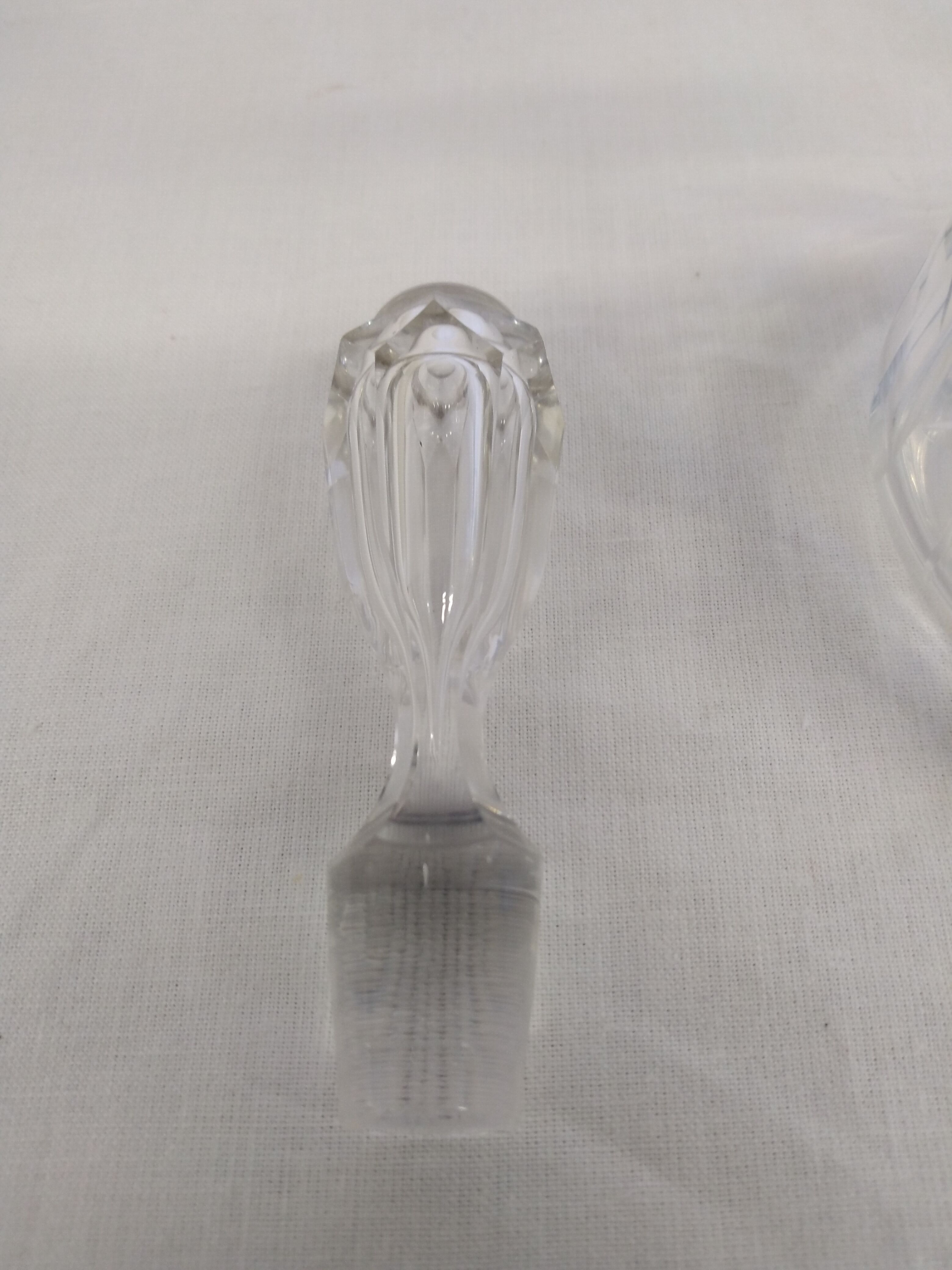 Numbered crystal decanter with stopper
