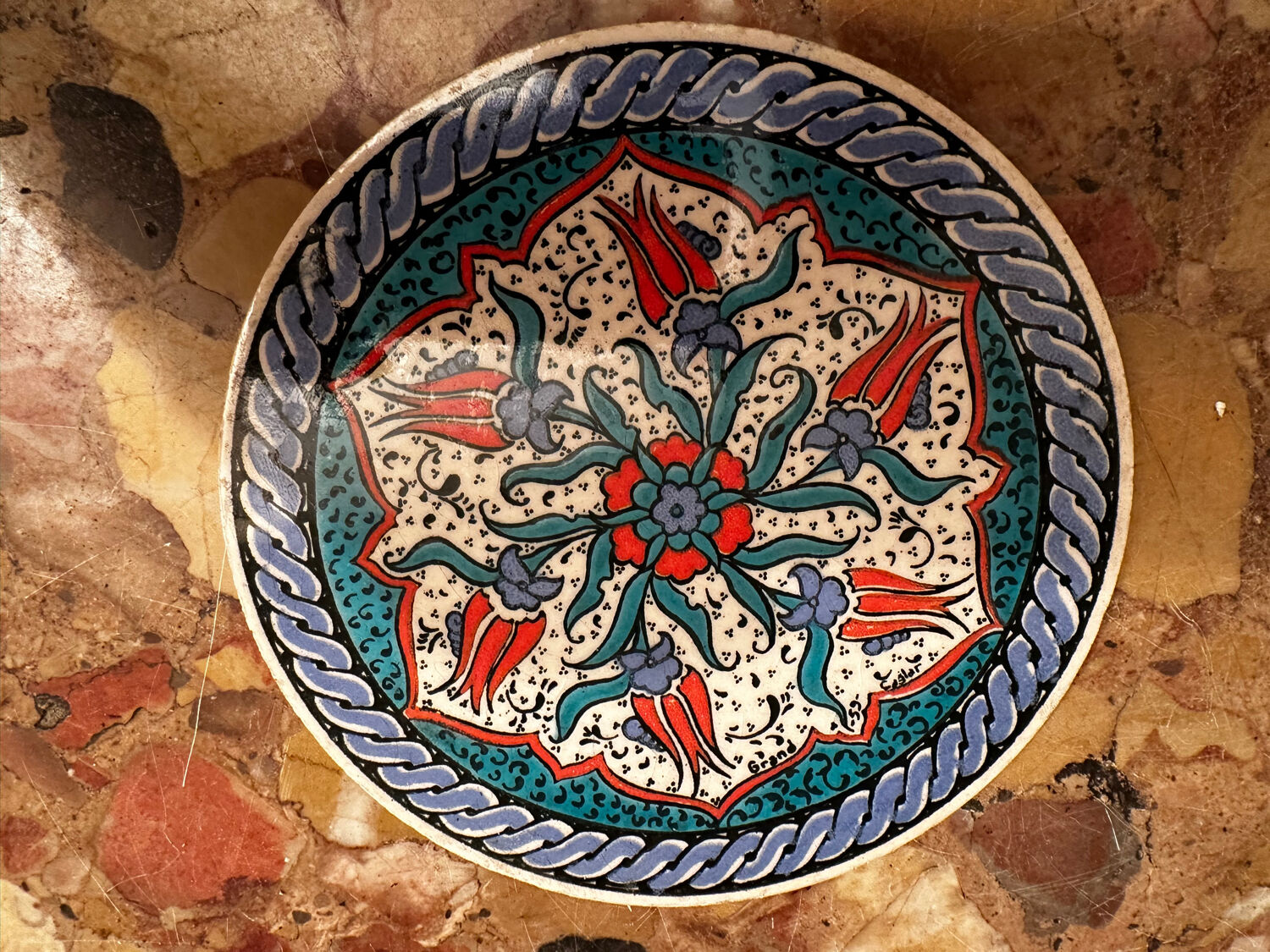 Trivet with tulip decoration - Vintage Turkish ceramic