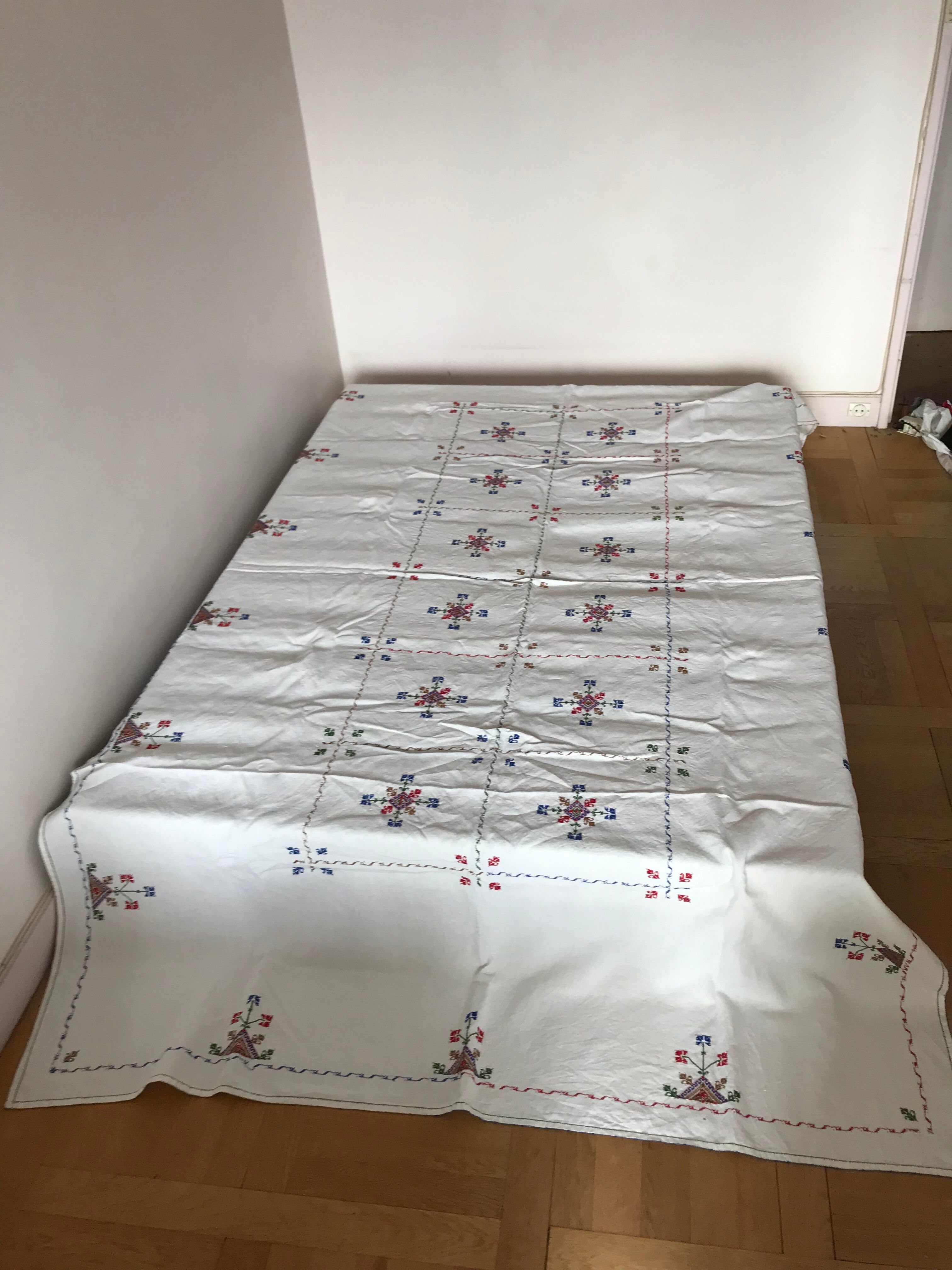 Ensemble nappes serviettes carrés de table brodé vintage