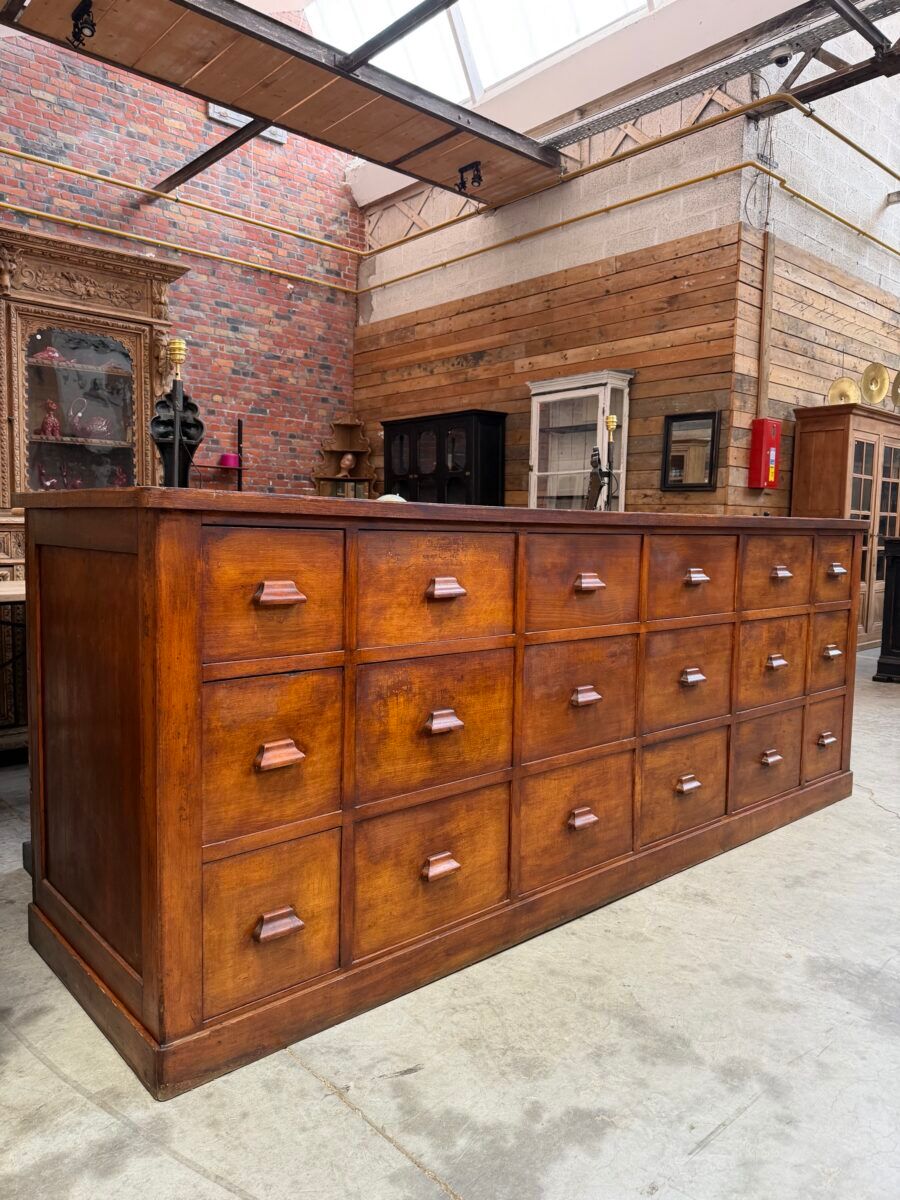 Ancien meuble de métier XXL en hêtre