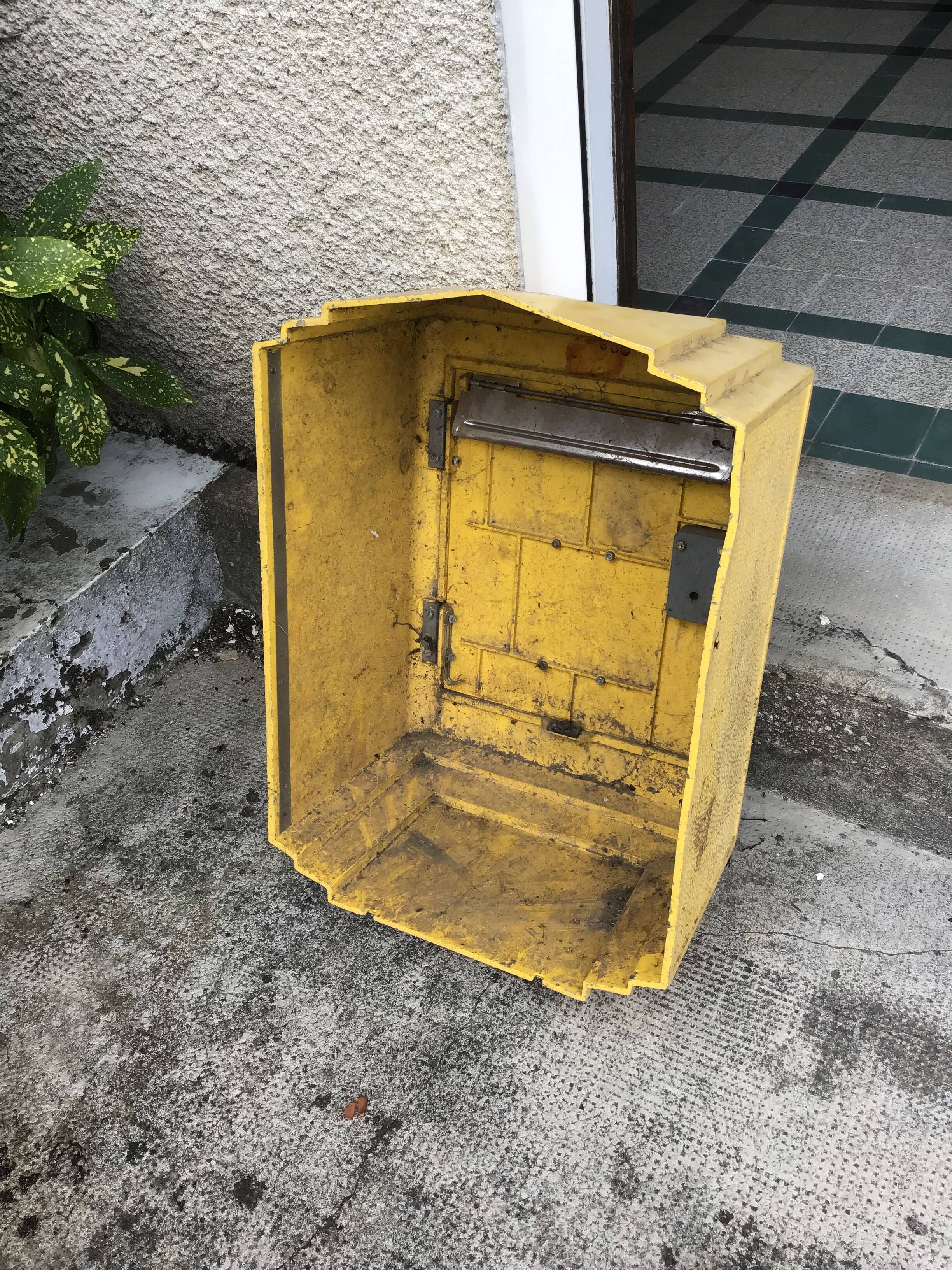 Reformed post office mailbox