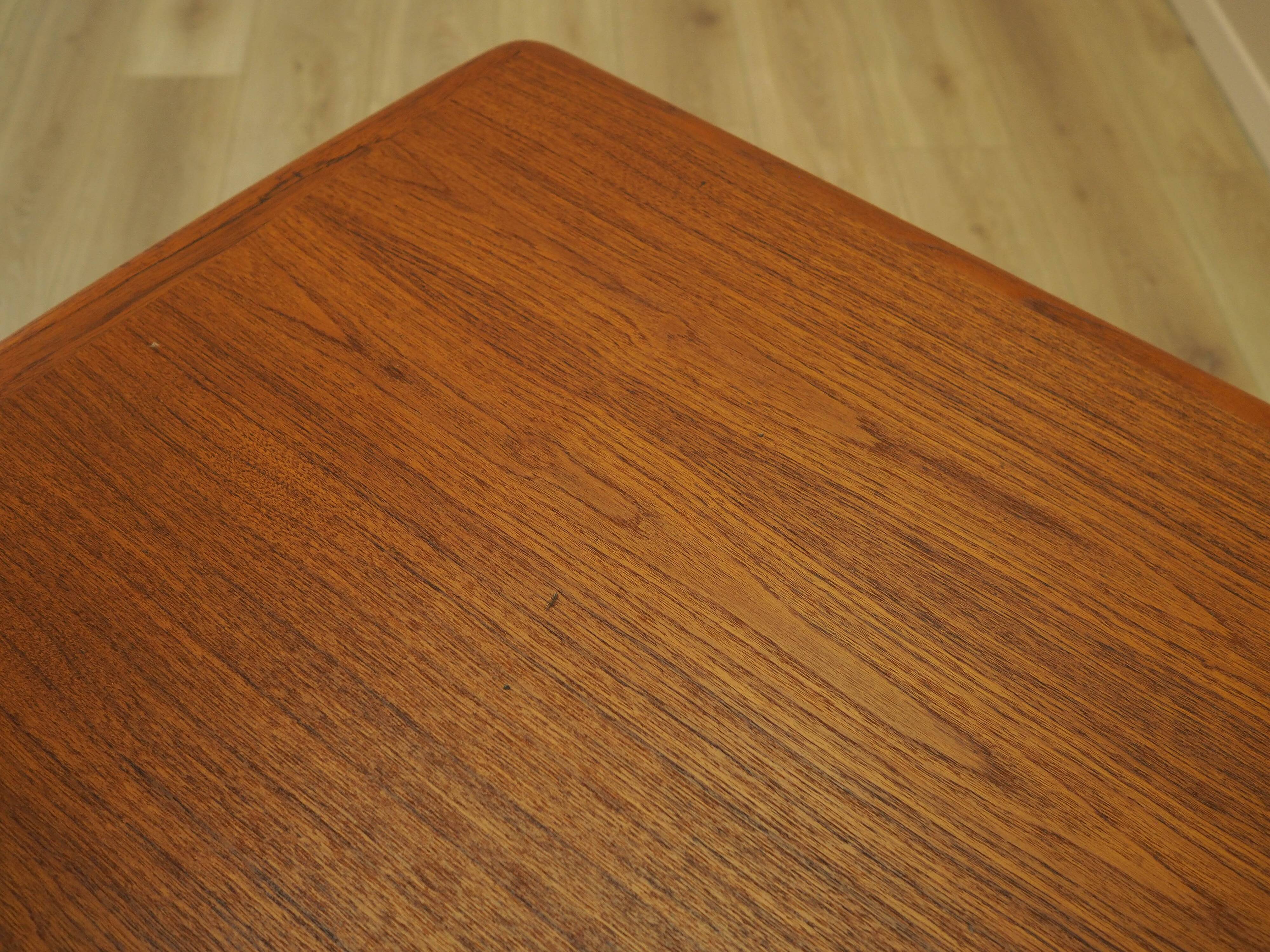 Table en teck, design danois, années 1970, fabriquée au Danemark