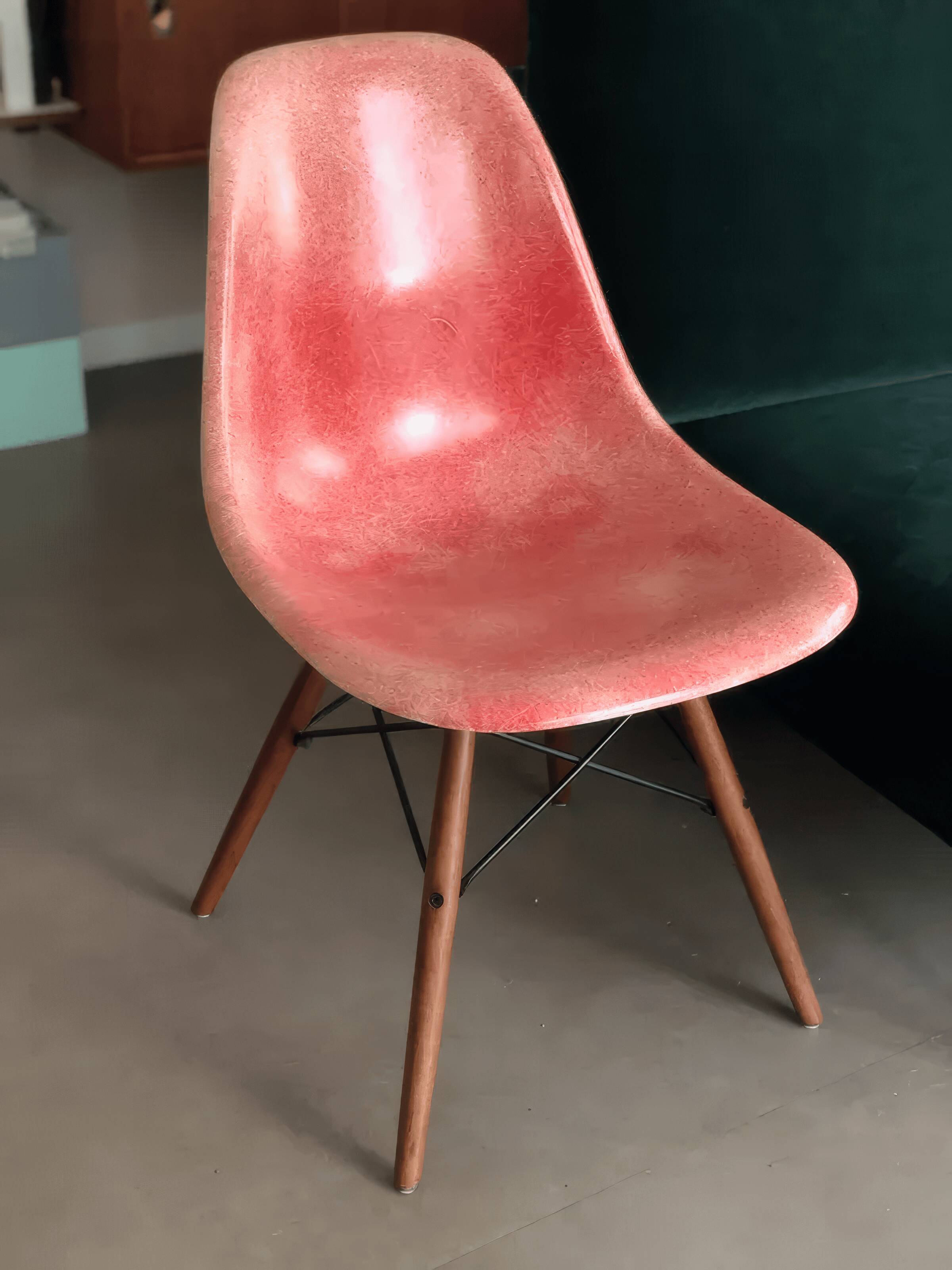 Eames DSW Chair
