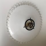 Suspension in vintage serrated opaline.