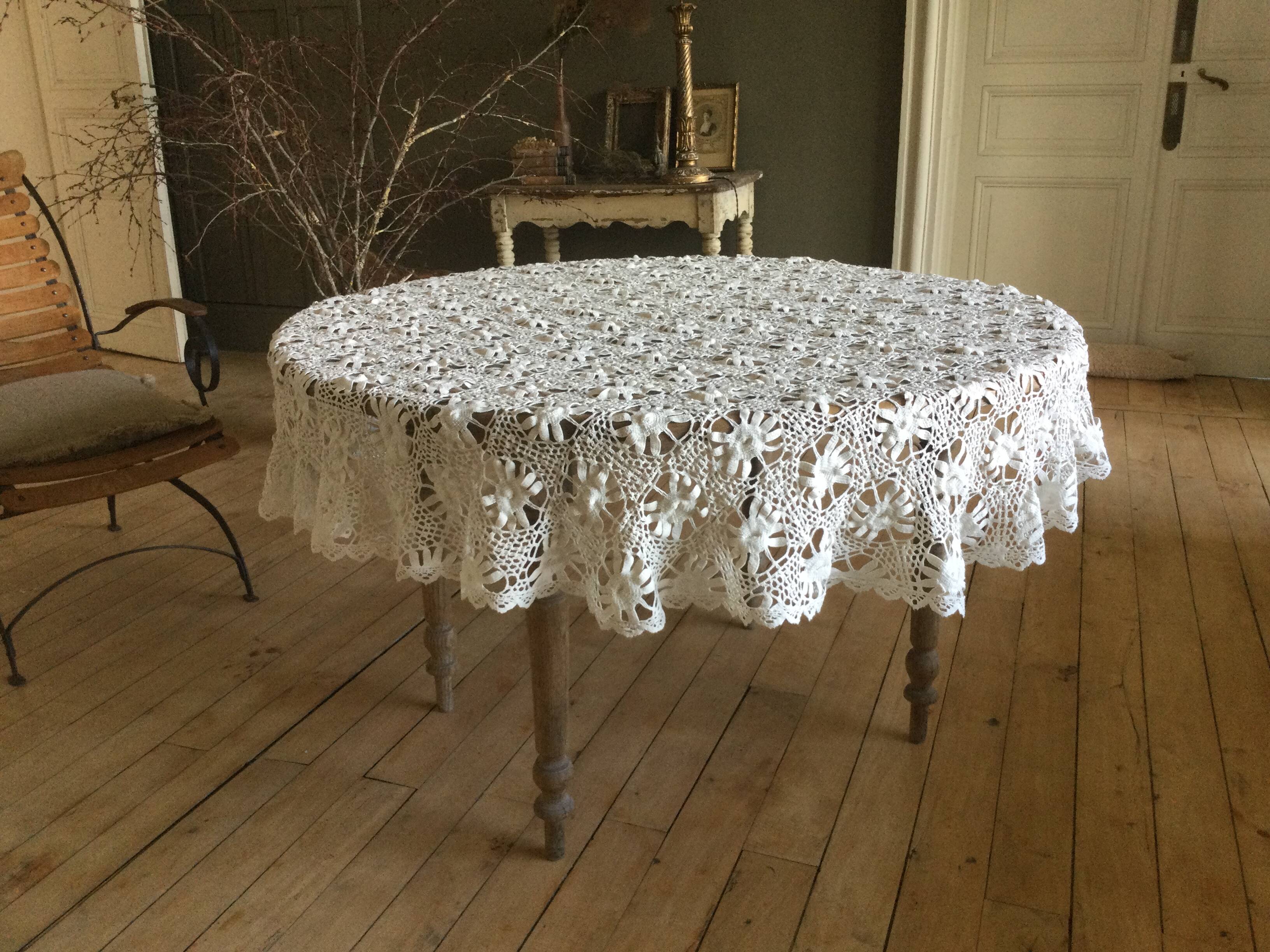 Nappe ancienne au crochet