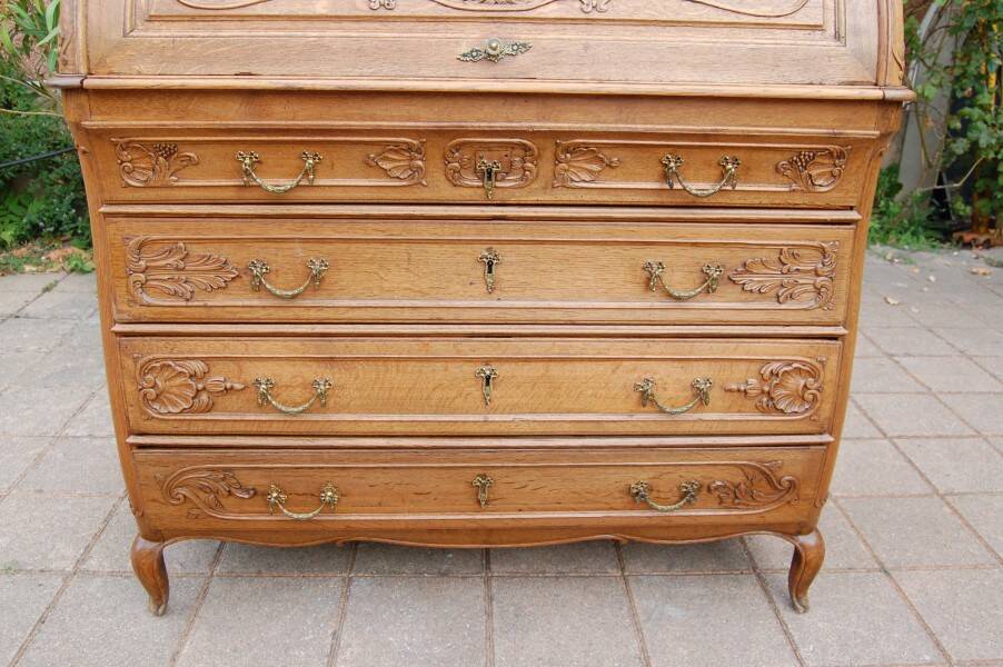 cylinder desk from the Louis XV period in oak, late 18th century