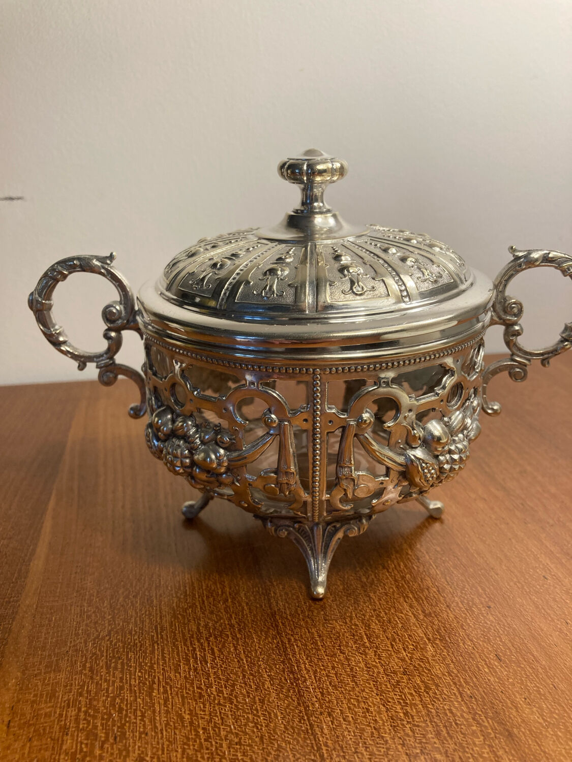 Sugar bowl, silver-plated bonbonnière, late 19th century.