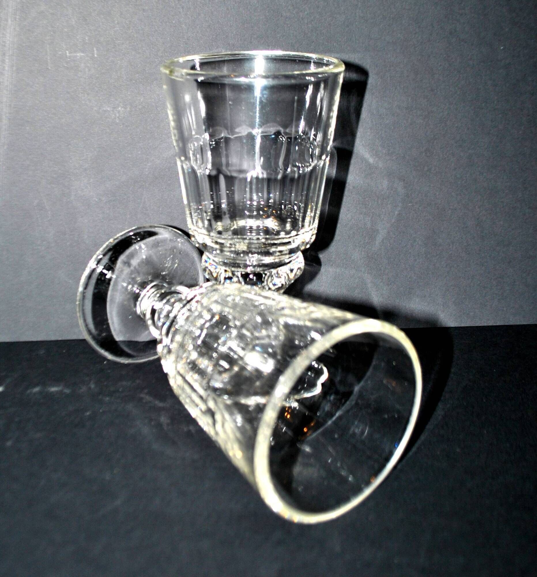 Lot de 2 verres à Absinthe en verre moulé vintage H16.5cm