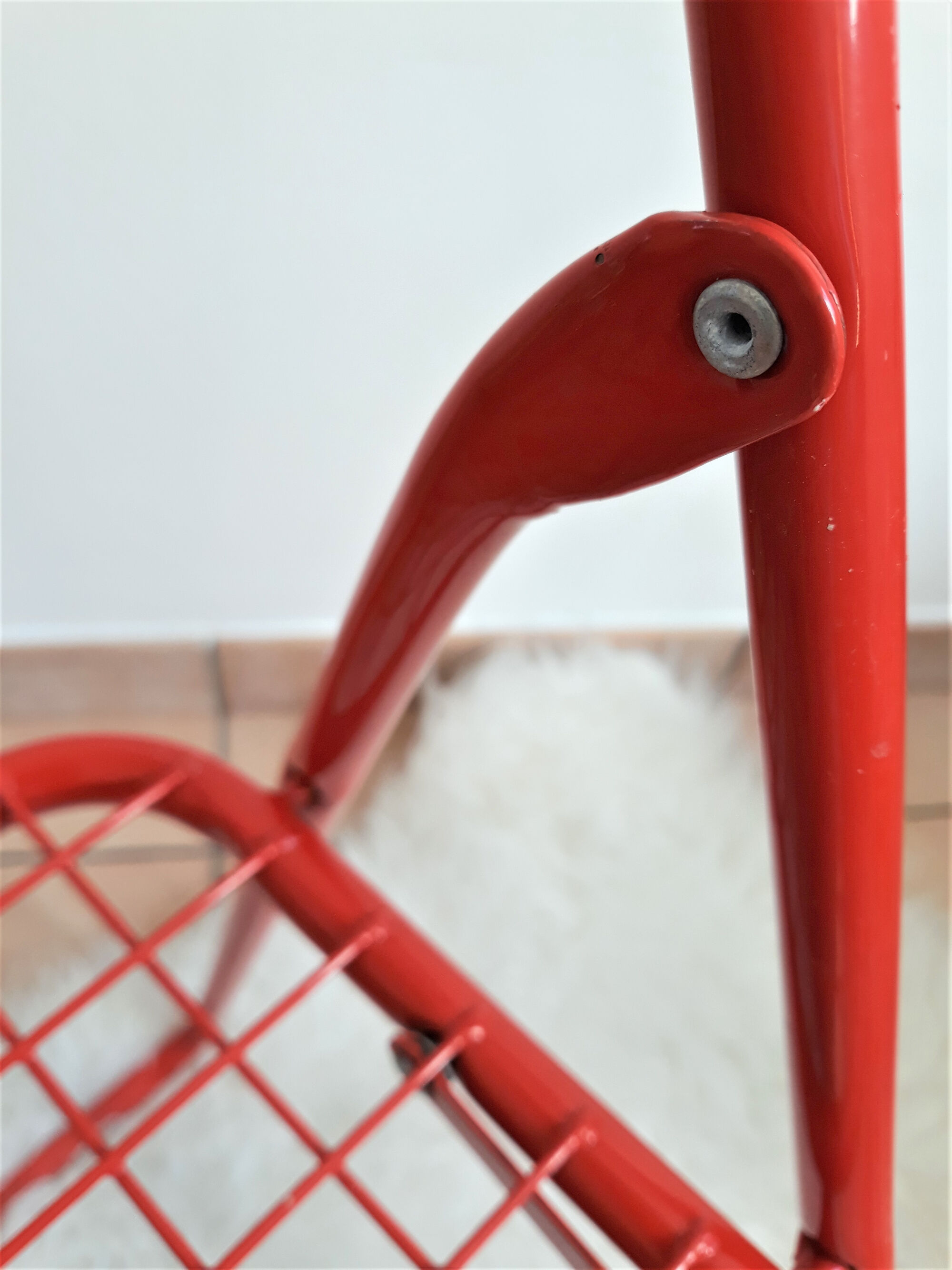 Nels Gammelgaard Ted Net red Chair
