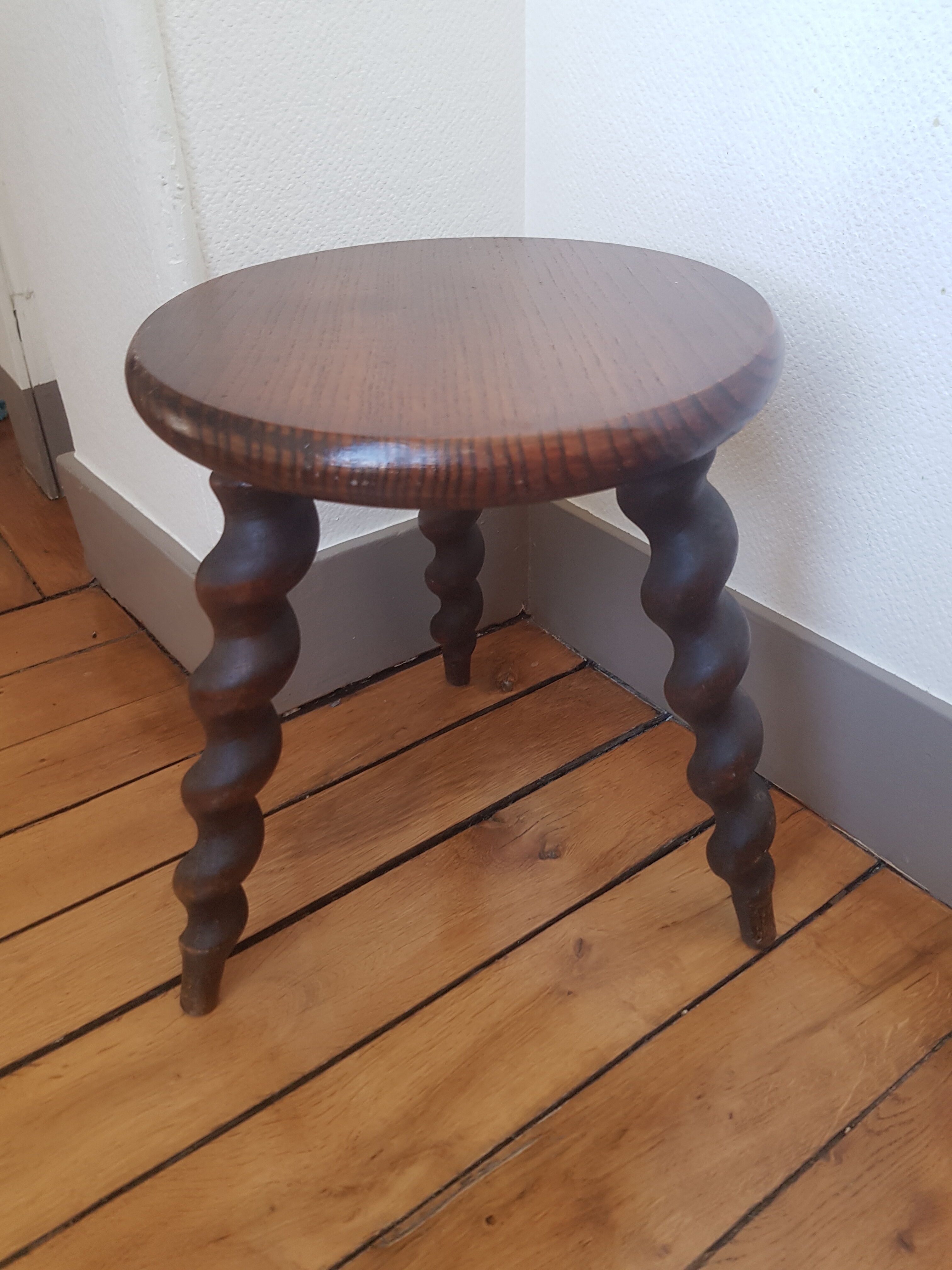 Tripod stool