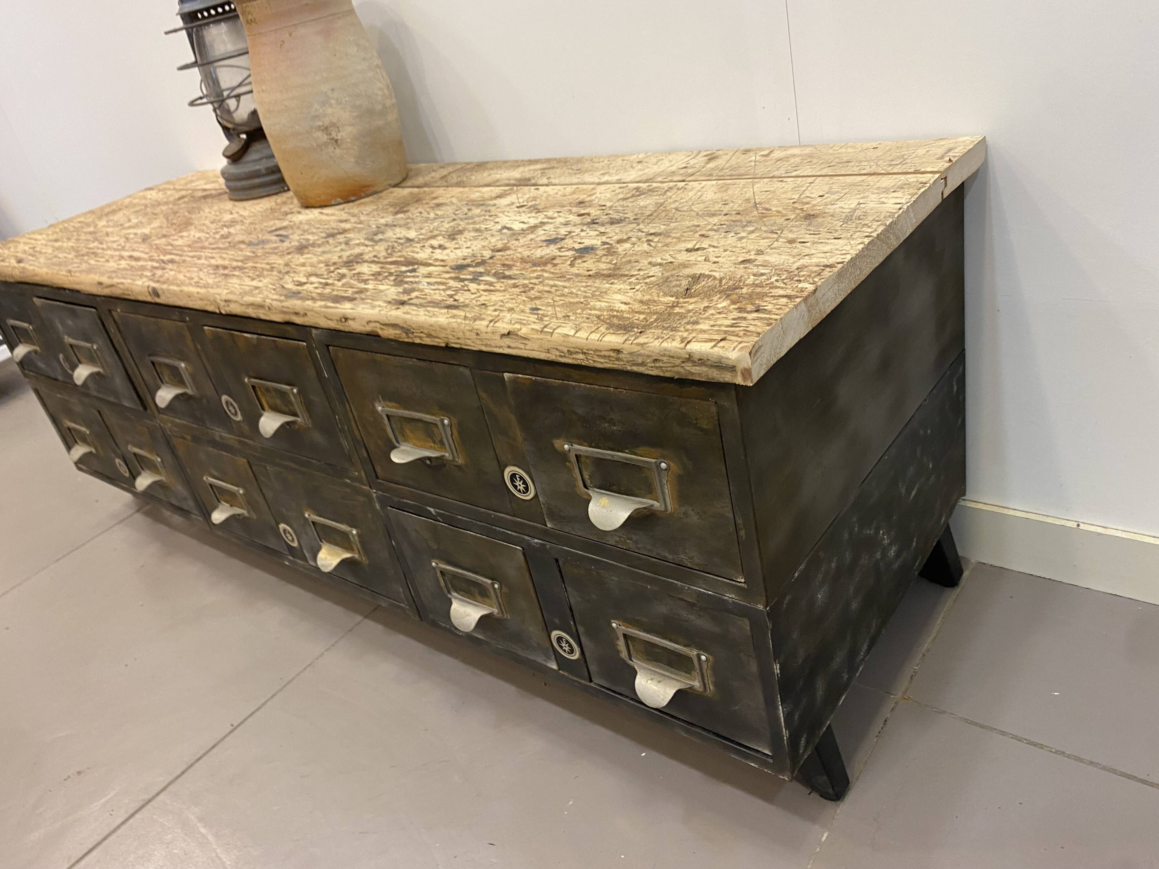 Meuble bas 12 tiroirs industriel vintage