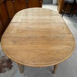 Round table in solid oak with its two extensions.
