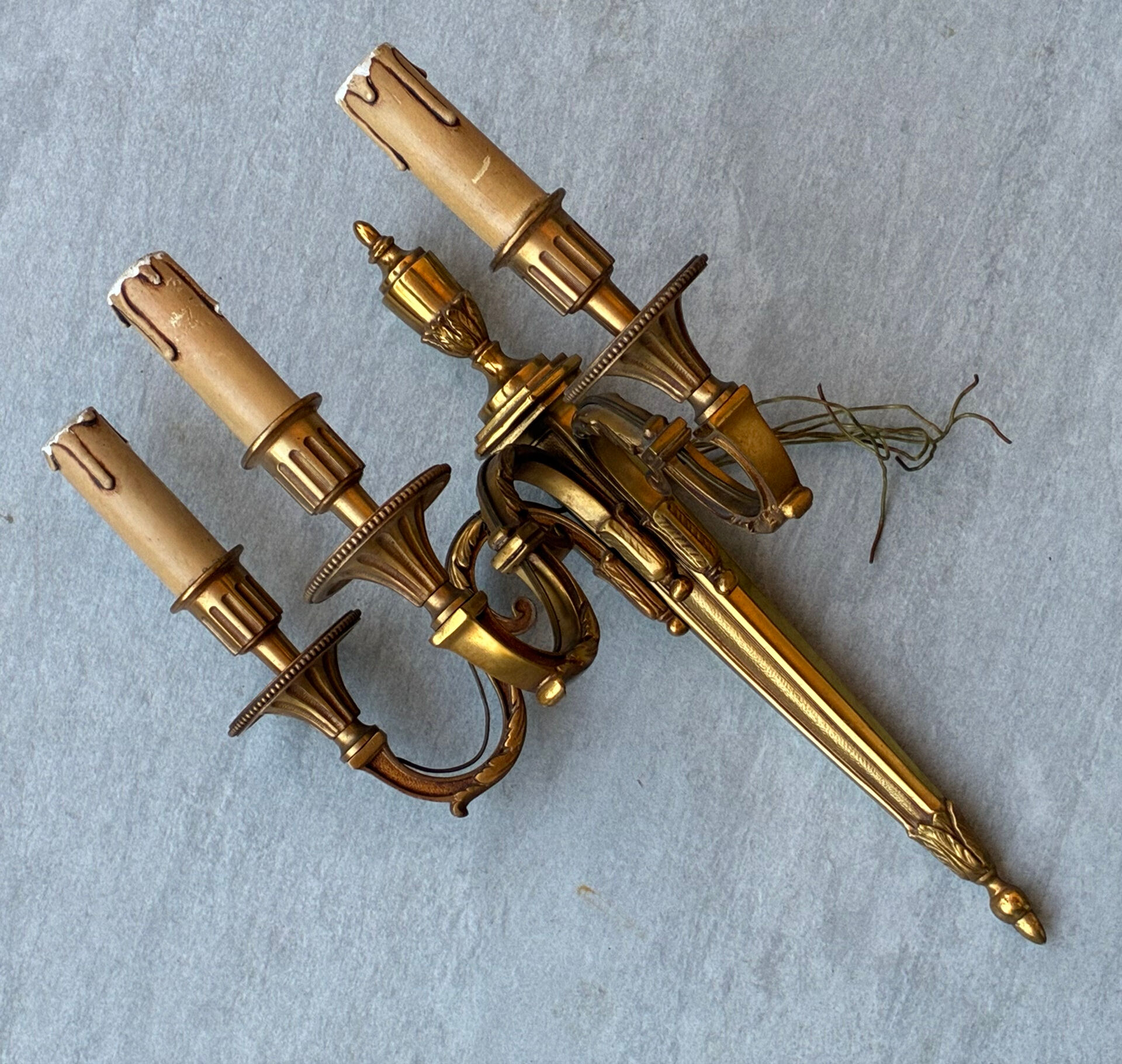 Paires d’appliques bronze Louis XVI Lucien Gau