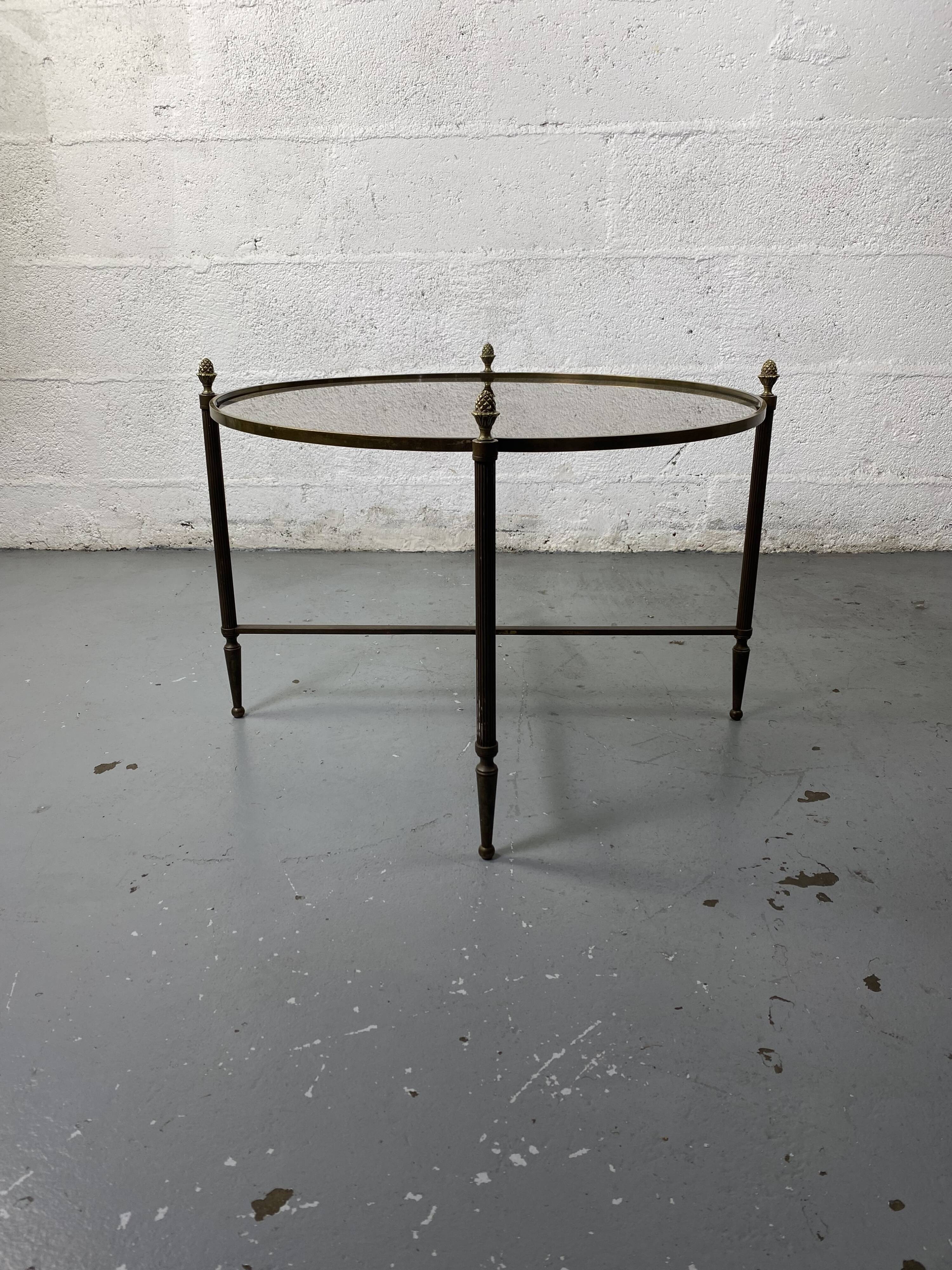 Round coffee table in brass and smoked glass
