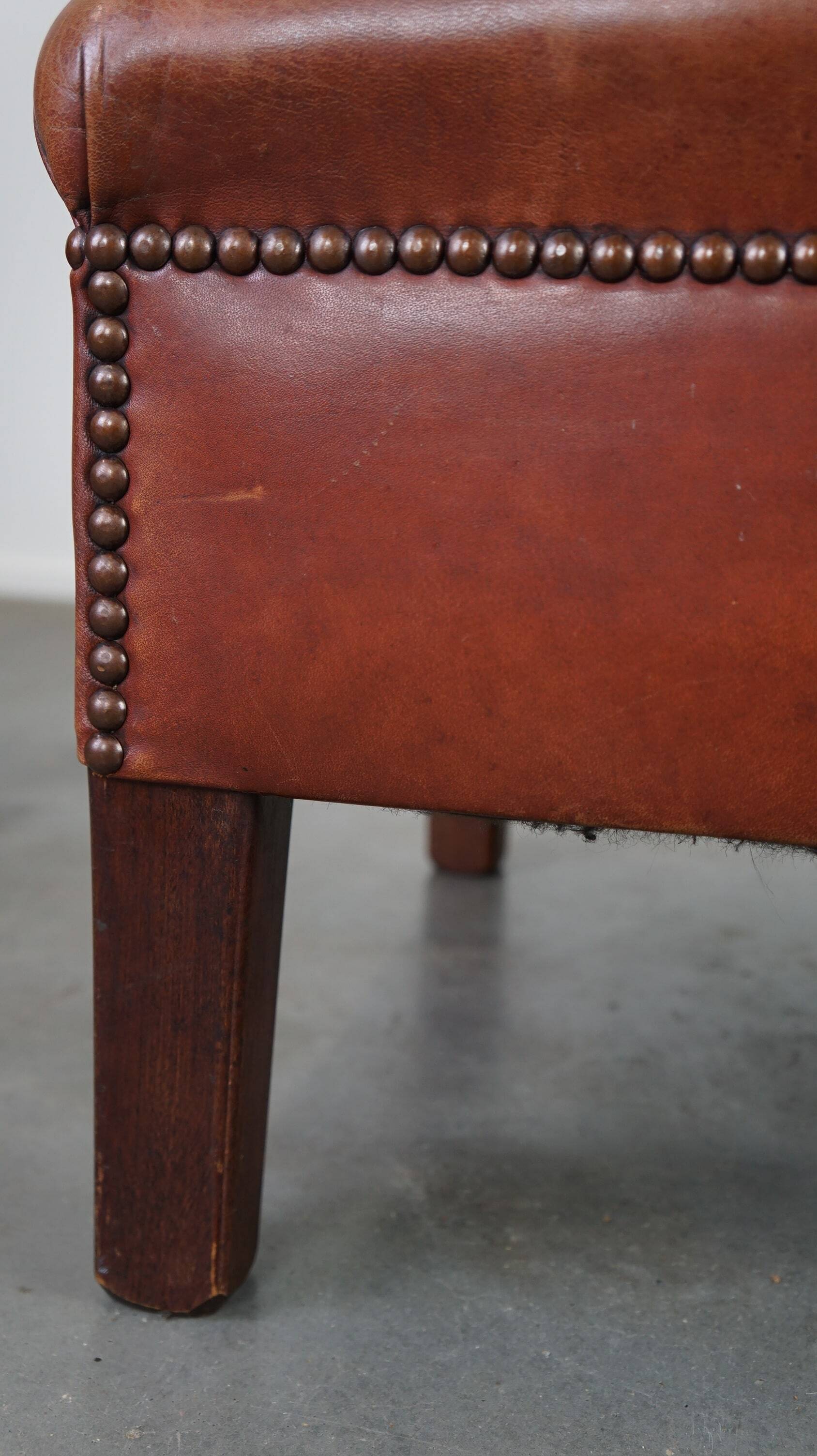 Leather ottoman in classic English style finished with decorative nails