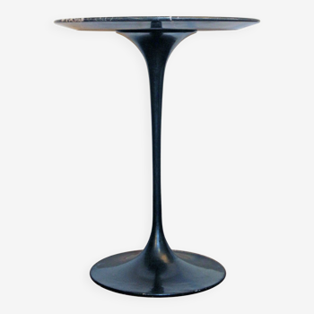 Tulip Knoll pedestal table in black Marquina marble, by Eero Saarinen