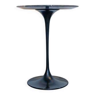 Tulip Knoll pedestal table in black Marquina marble, by Eero Saarinen