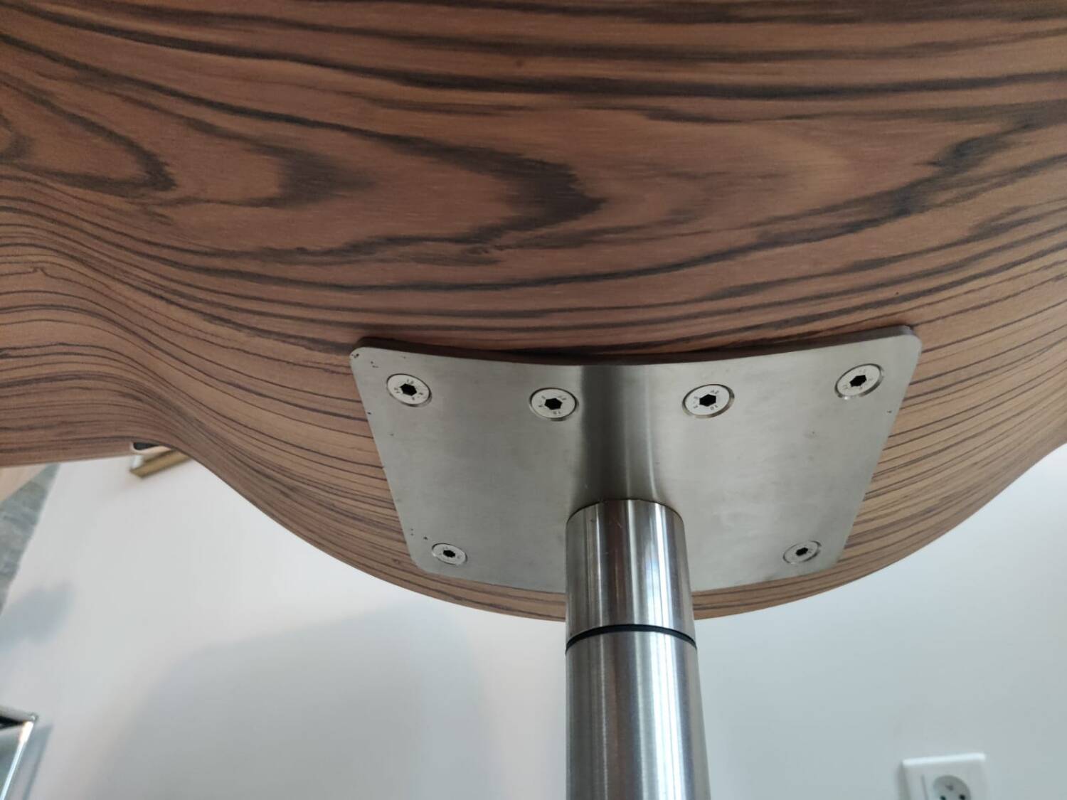 Pair of Lips armchairs